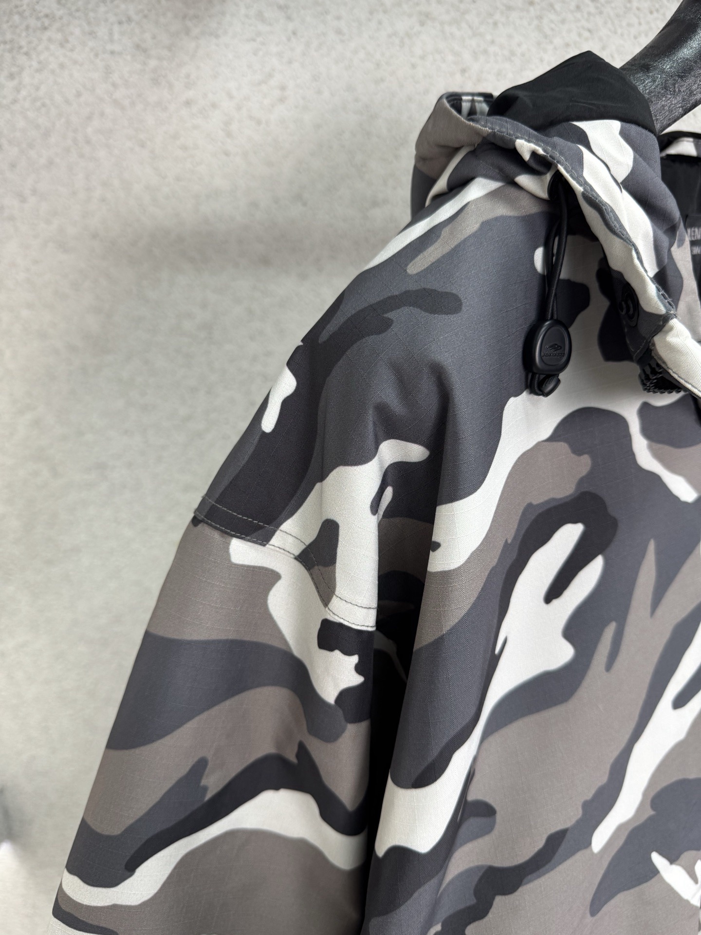 [TOP] BALENCIAGA Camouflage Hooded Shell Jacket - 711 Luxury