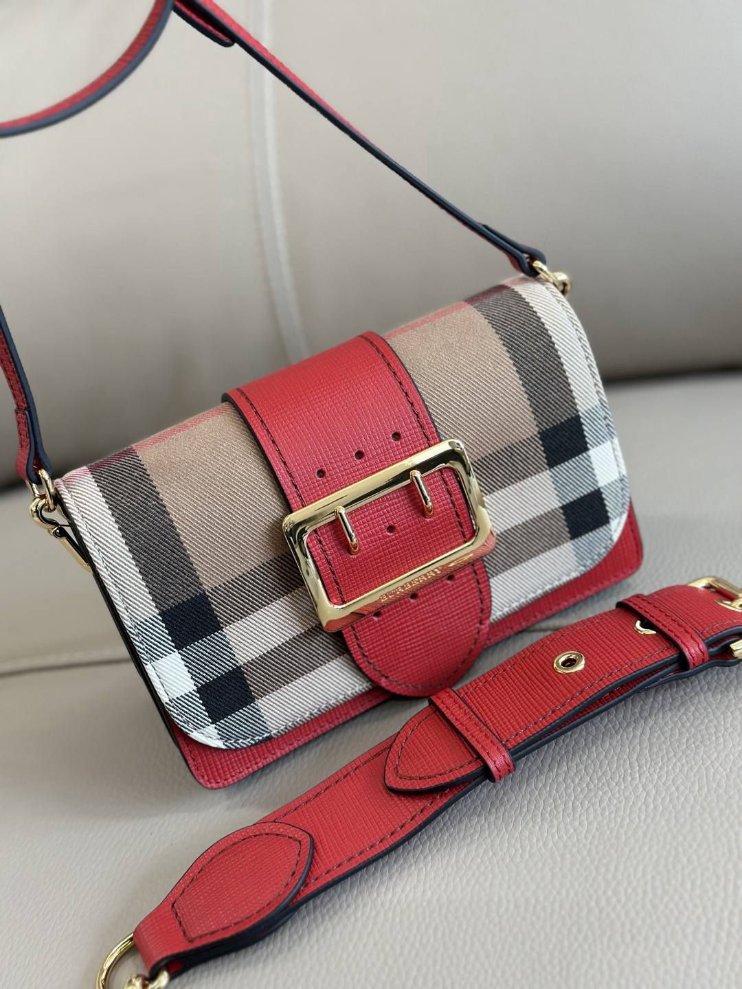 [TOP] BURBERRY The Buckle Bag 19.5x5x12cm - Khaki and Red - 711 Luxury