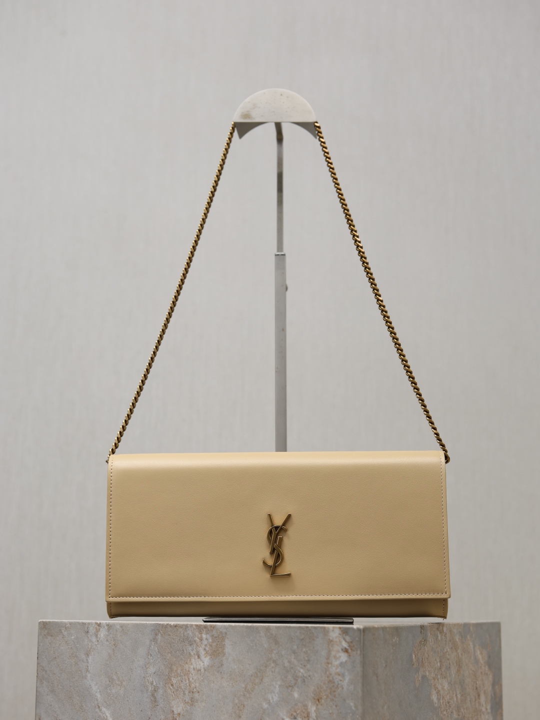 [TOP] Yves Saint Laurent YSL Classic Kate Chain Bag Cowhide 27x12x4cm - Apricot & GHW - 711 Luxury