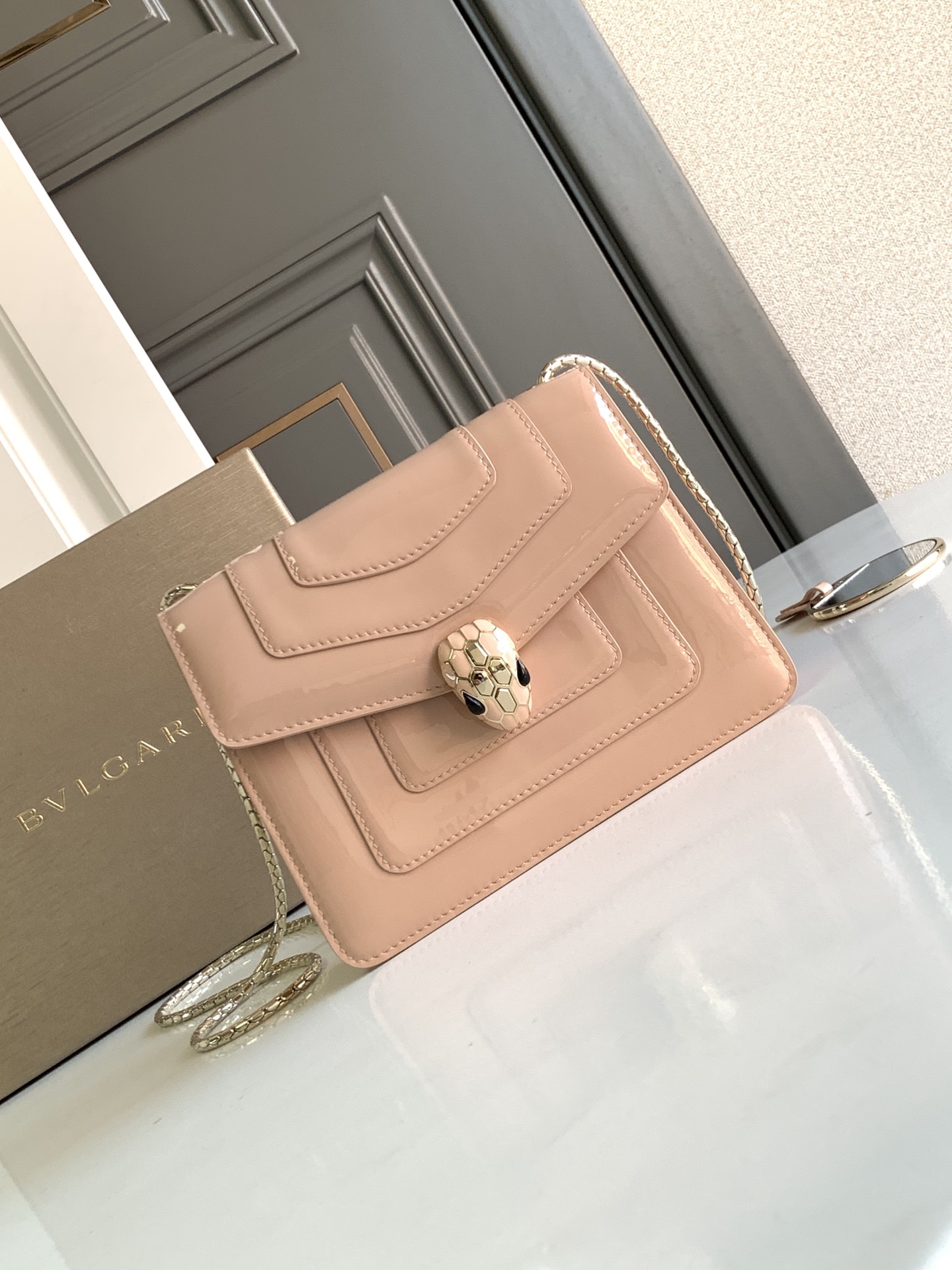 [TOP] BVLGARI Serpenti Forever Bag Calfskin 20x14x4.5cm - Pink - 711 Luxury