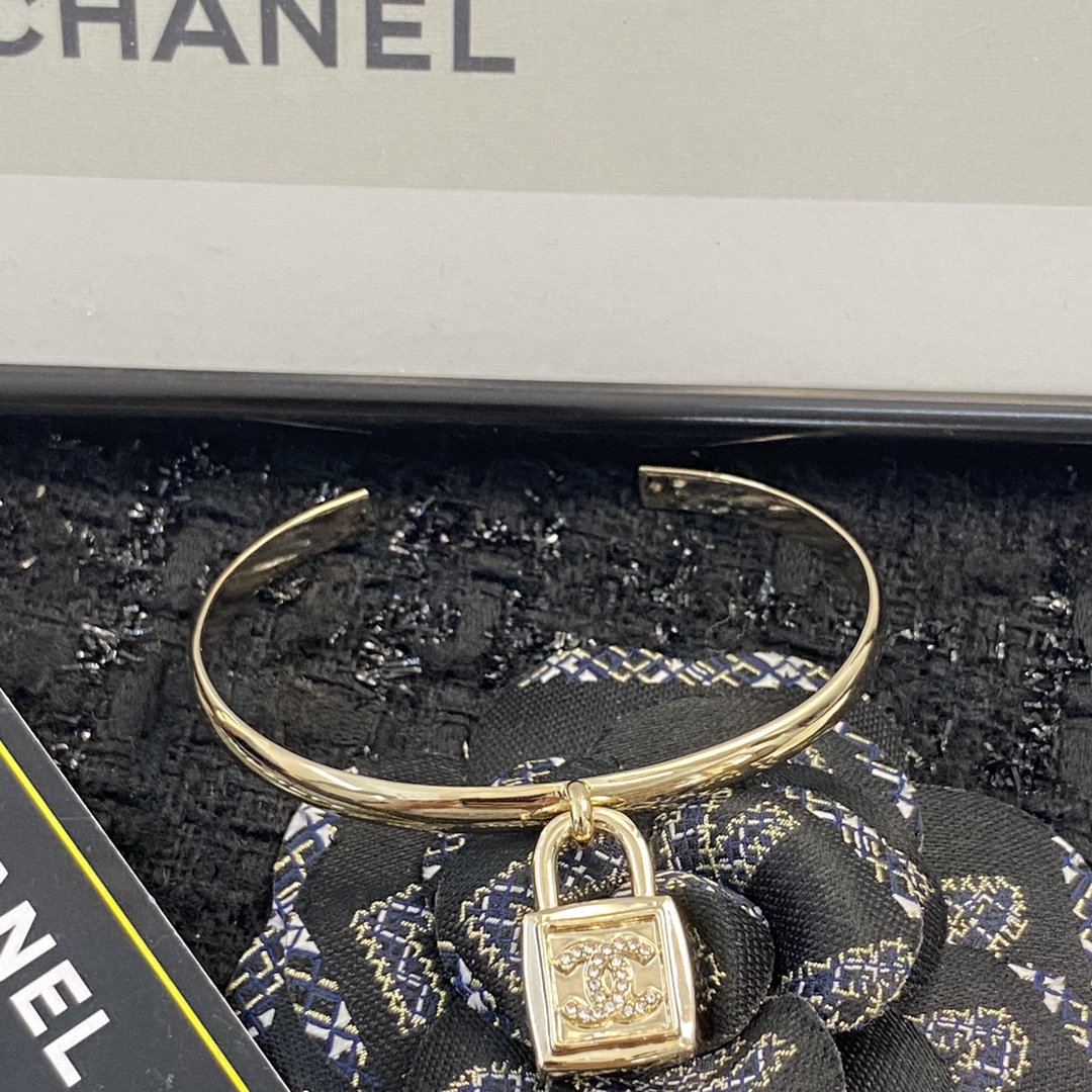 [TOP] CHANEL Bracelet - Gold