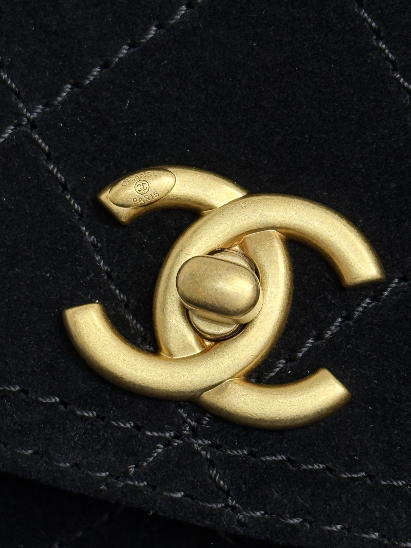 [TOP] CHANEL Messenger Bag 21.5x30x6cm - Black & GHW