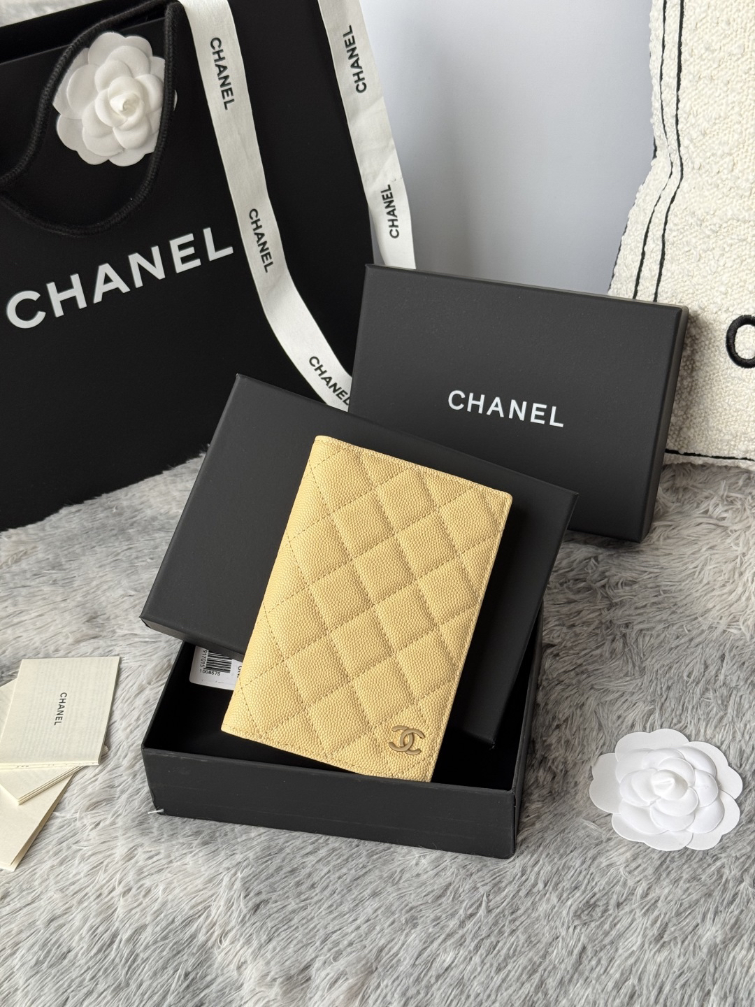 [TOP] CHANEL Passport Holder Cowhide 14.5x10.5x2cm - Khaki - 711 Luxury