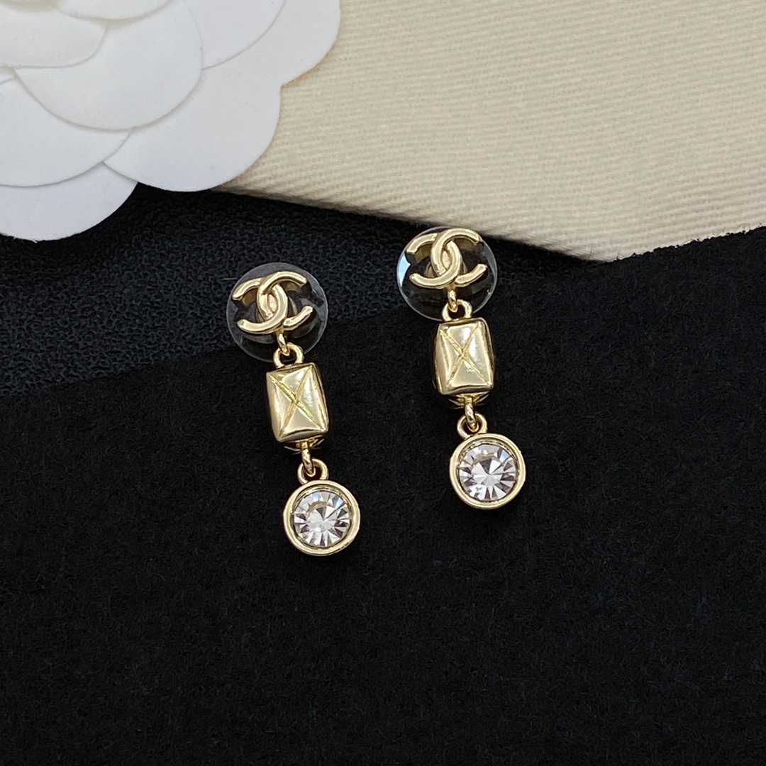 [TOP] CHANEL Earrings - Gold