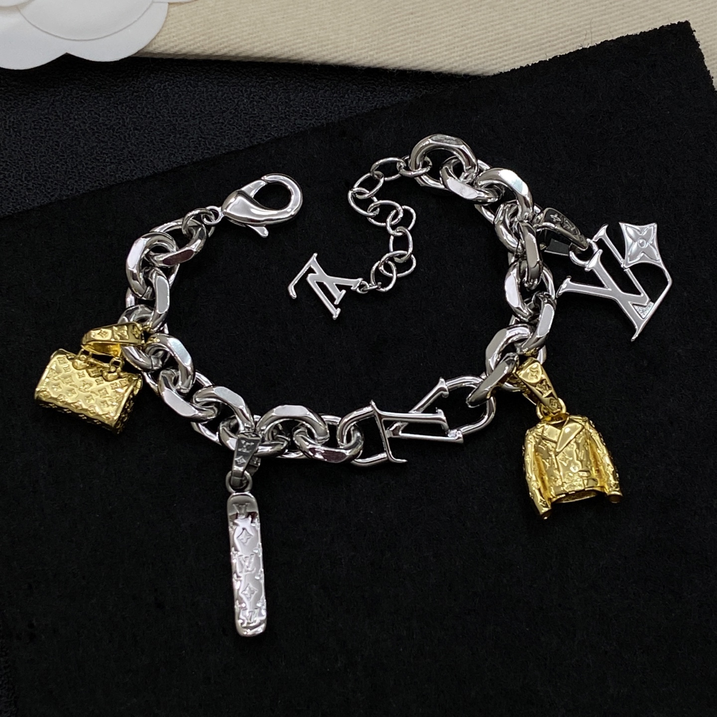 [TOP] Louis Vuitton LV Bracelet - 2 Color - 711 Luxury