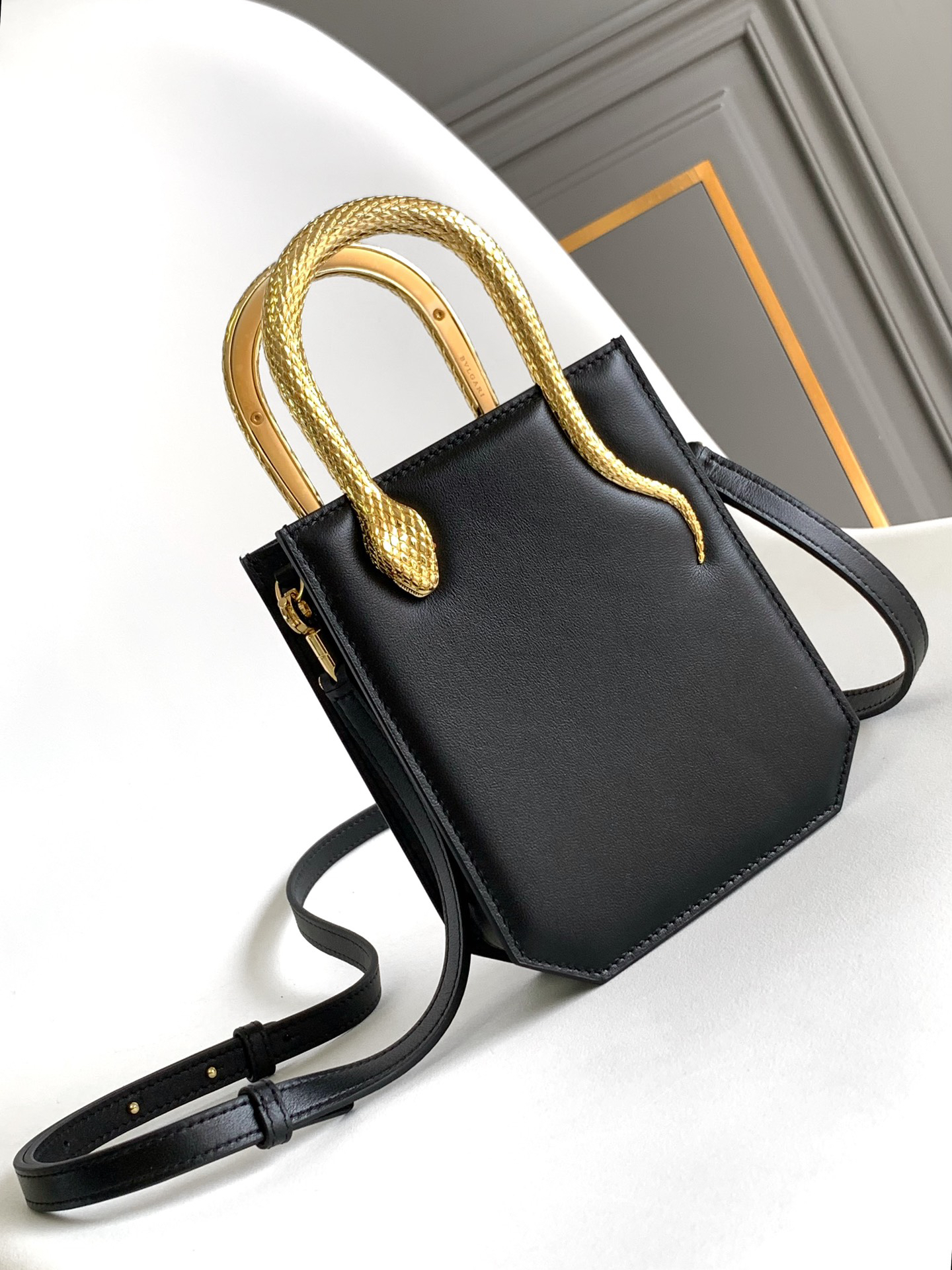 [TOP] BVLGARI Serpenti Tote Bag Calfskin 13x17.5x5.5cm - Black - 711 Luxury