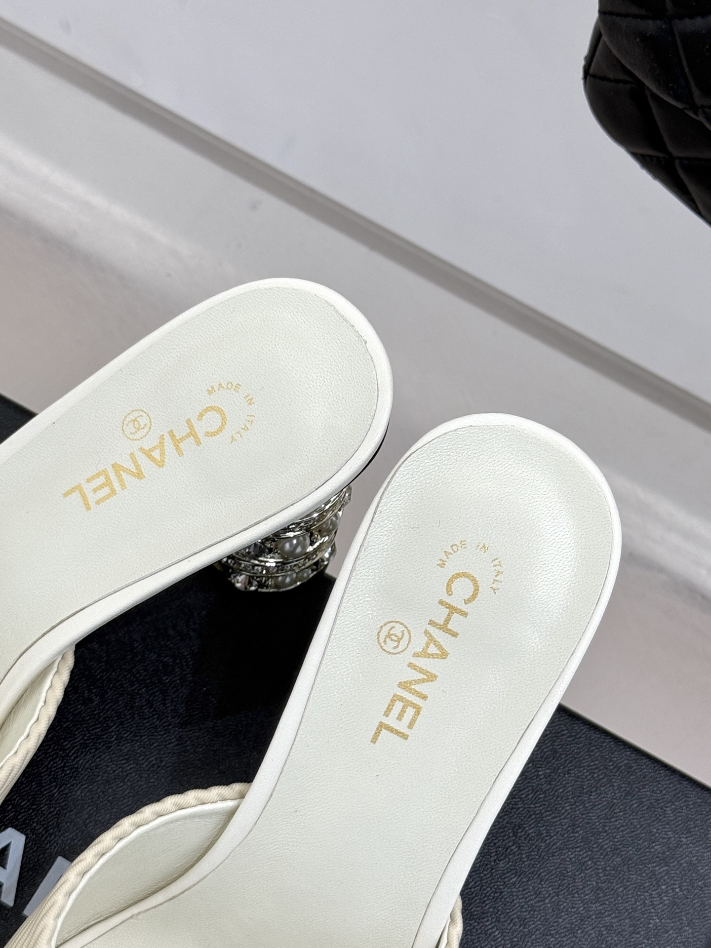 [TOP] CHANEL High-heeled Sandals - White