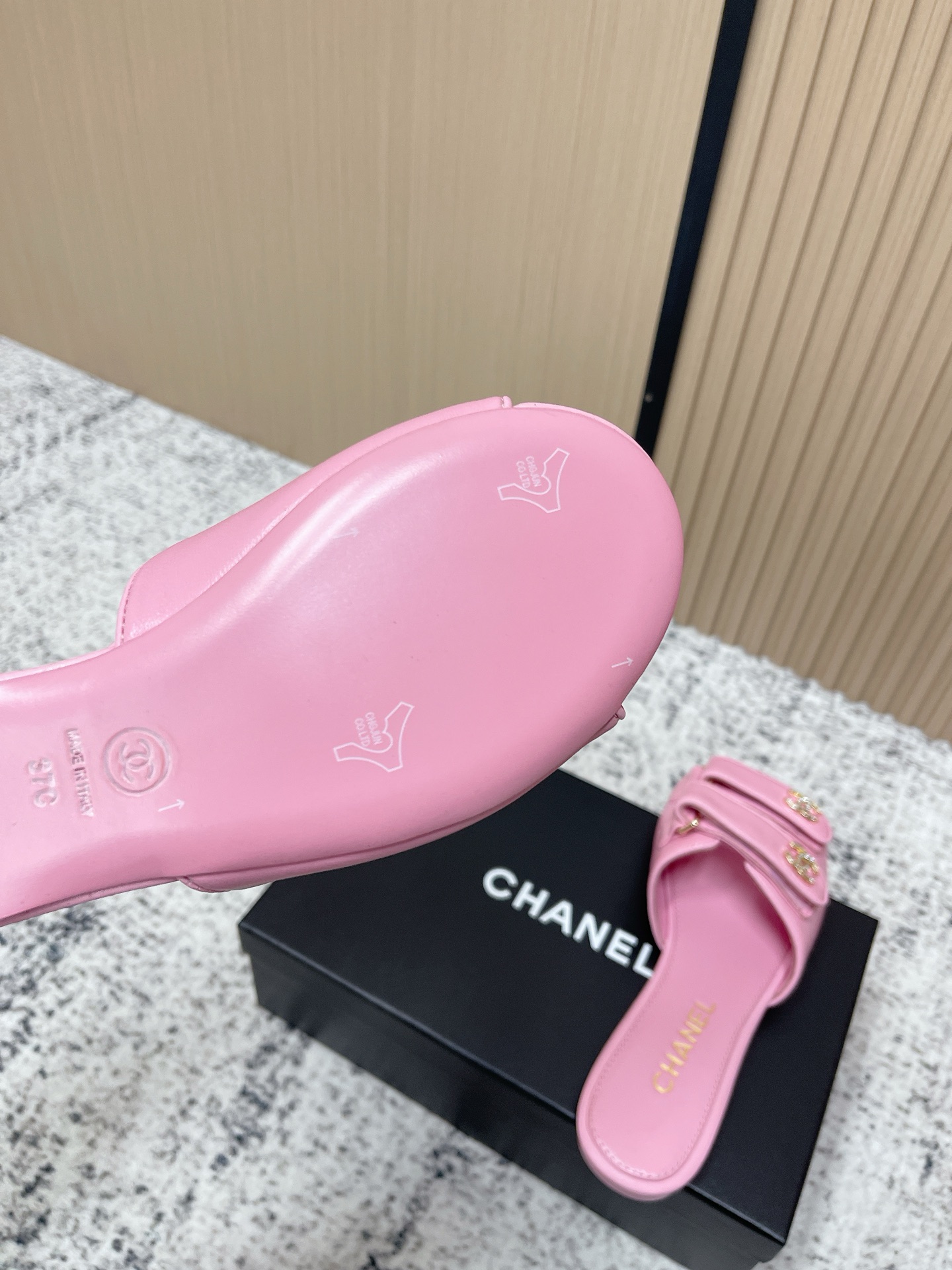 [TOP] CHANEL  Sandals - Pink