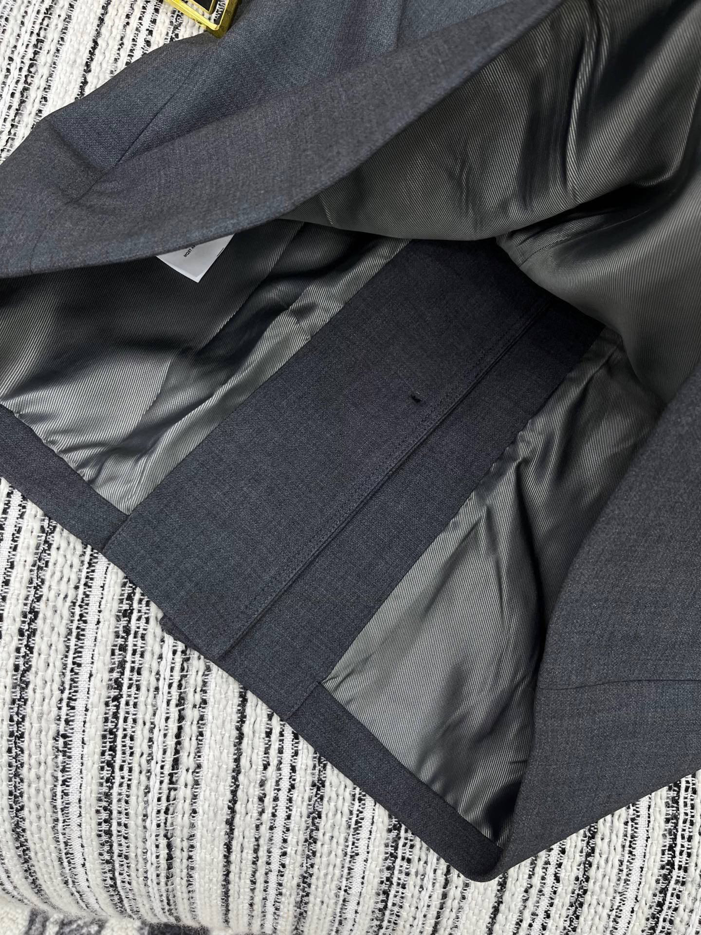 [TOP] Yves Saint Laurent YSL Lapel Blazer - Dark Gray