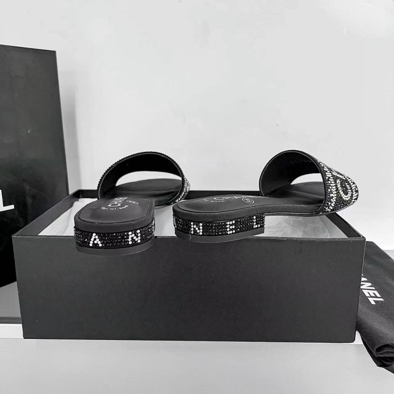 [TOP] CHANEL  Sandal - Black