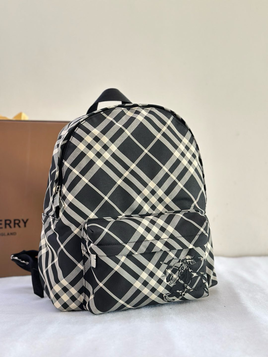 [TOP] BURBERRY Backpack 29 x 11 x 34cm - Black - 711 Luxury