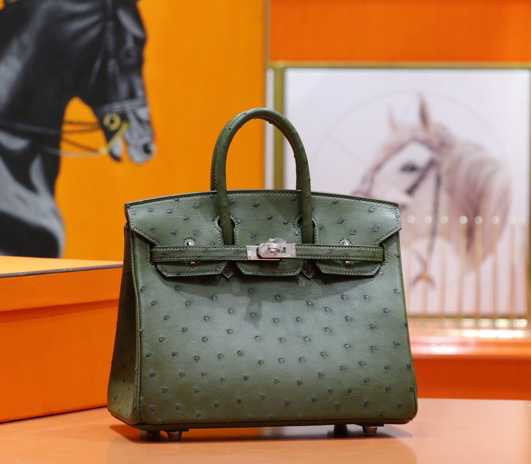 Hermes Birkin gold bag, olive green color, South African ostrich leather, fully hand-sewn, silver buckle, 25cm long