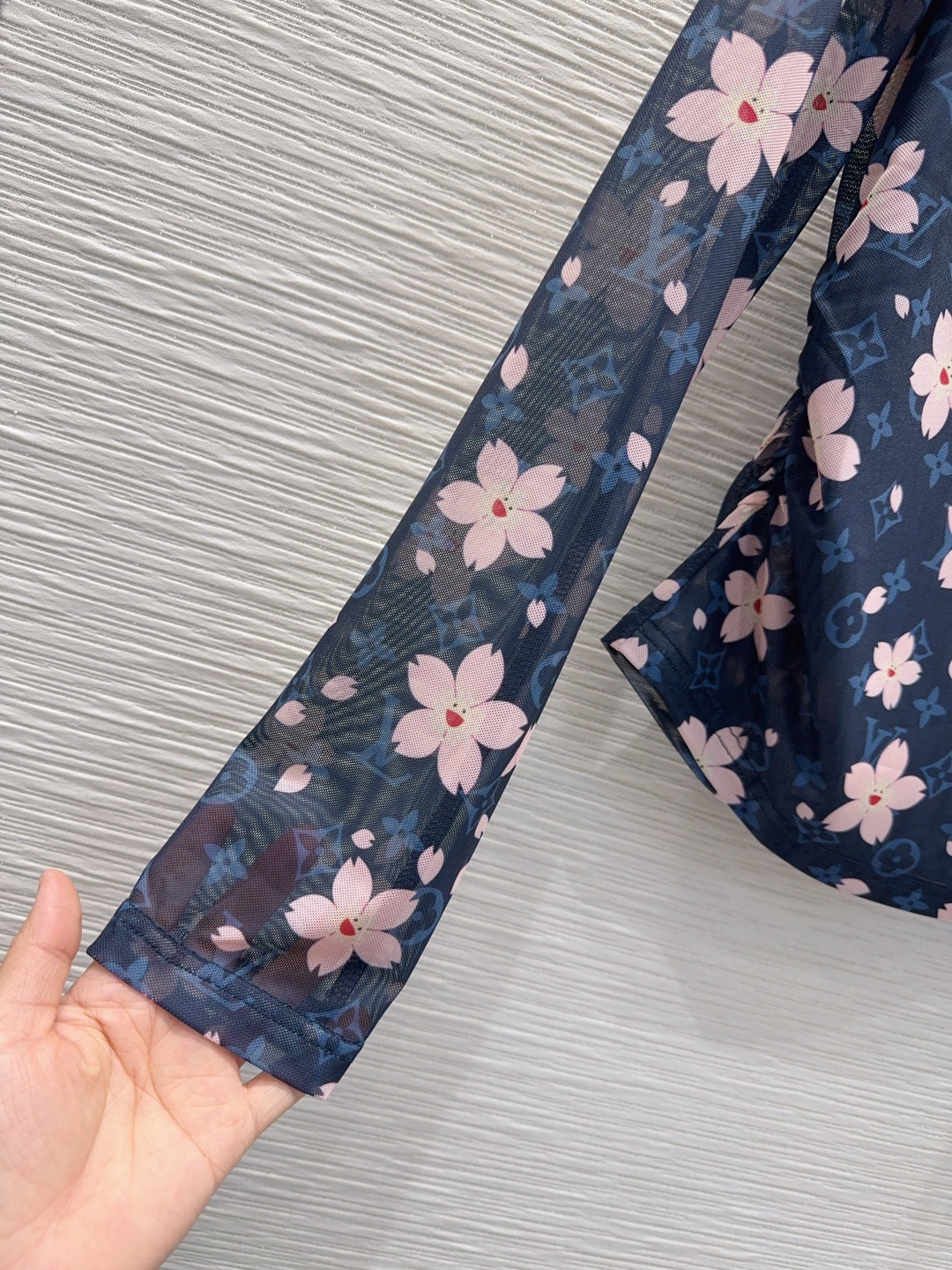 [TOP] Louis Vuitton LV Base Layer Shirt - Black