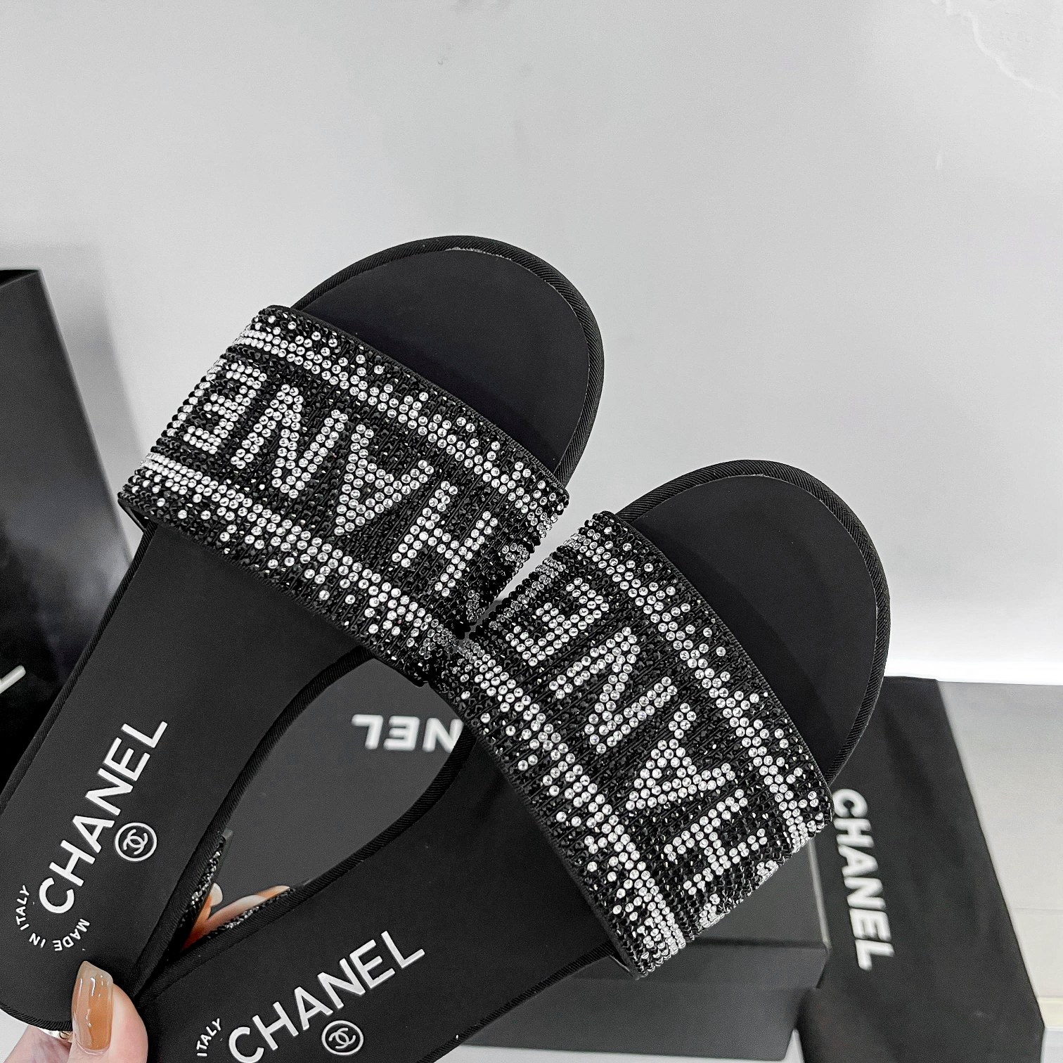 [TOP] CHANEL  Sandal - Black