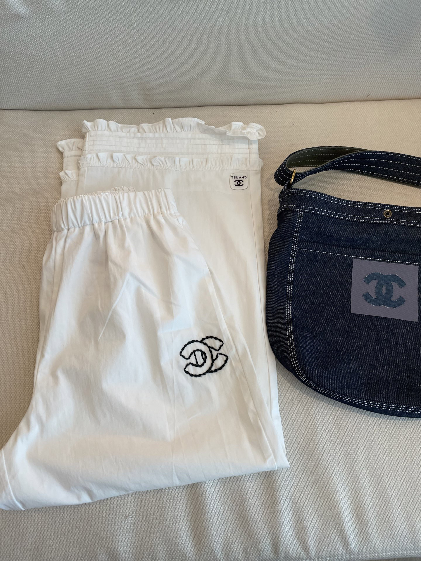 [TOP] CHANEL Pants - White