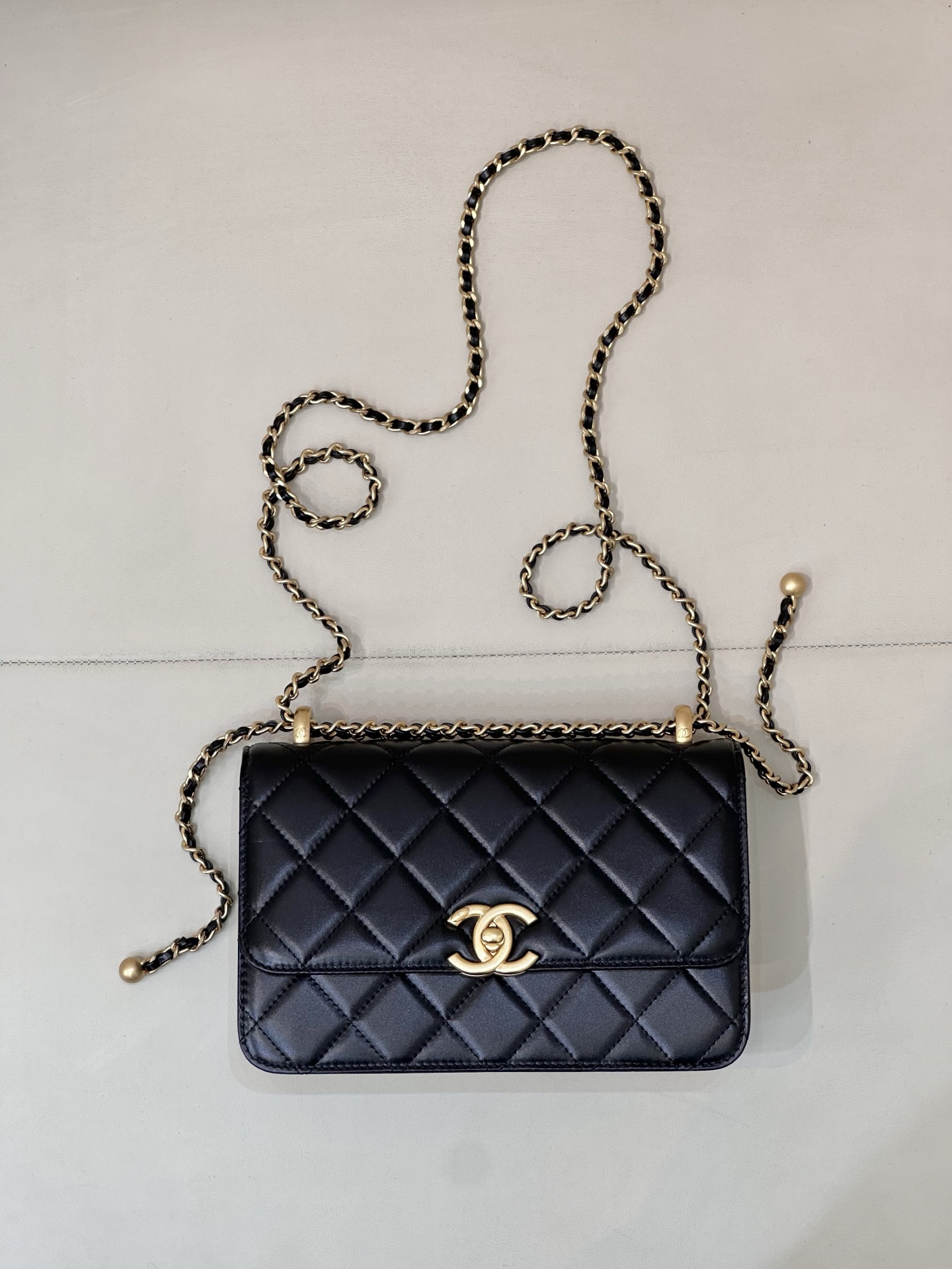 [TOP] CHANEL WOC Chain Bag Cowhide 22x14.5x8cm - Black - 711 Luxury
