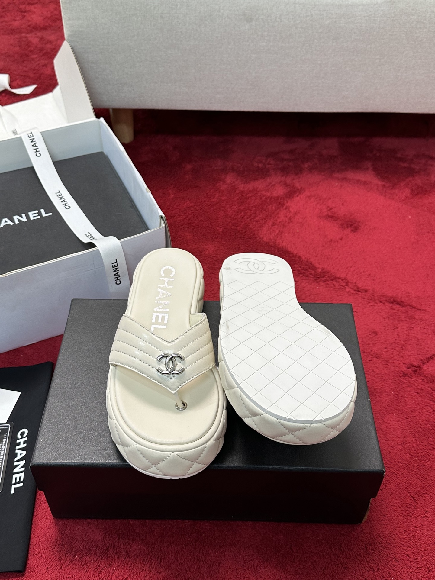 [TOP] CHANEL Sandals - White