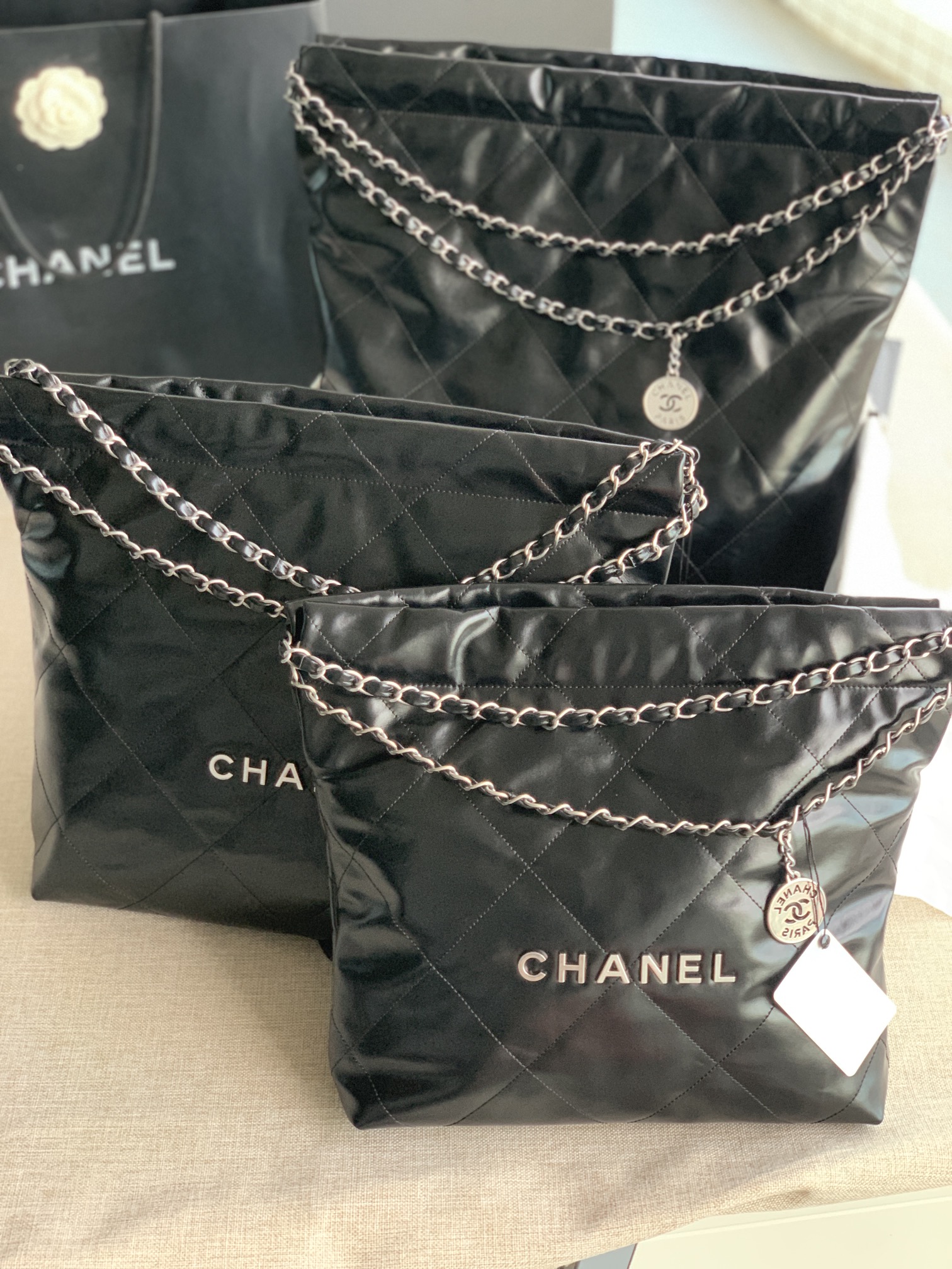 [TOP] CHANEL 22 Bag 3 Sizes  - Black & SHW