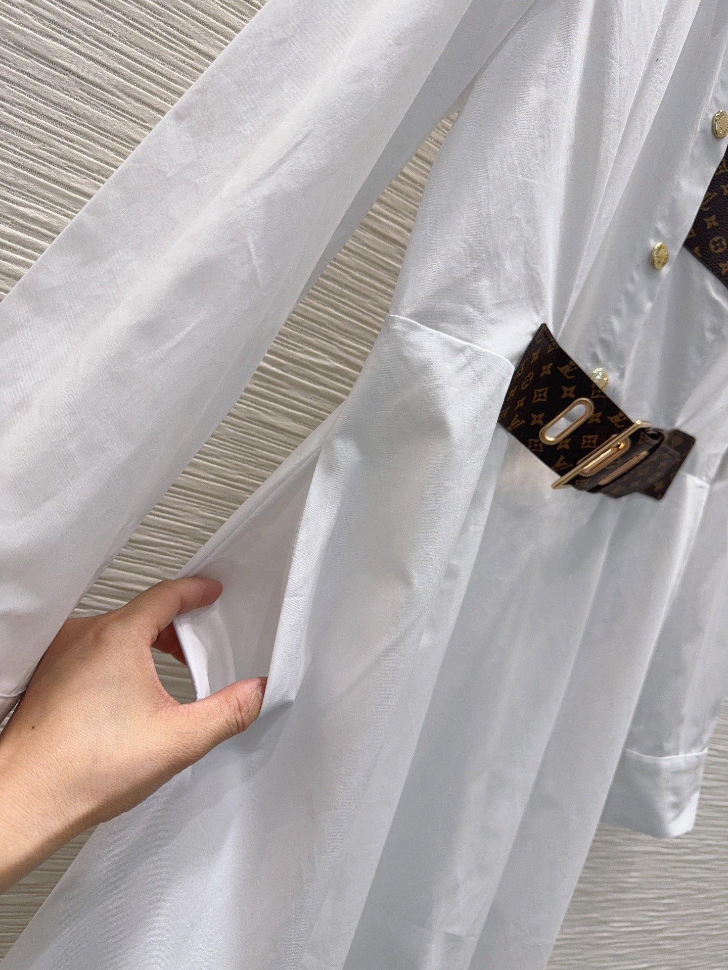 [TOP] Louis Vuitton LV Lapel Belt Shirt Dress - White