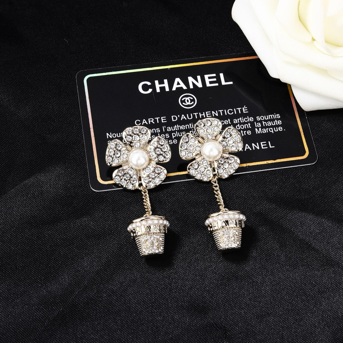 [TOP] CHANEL Flowerpot Earrings - Gold