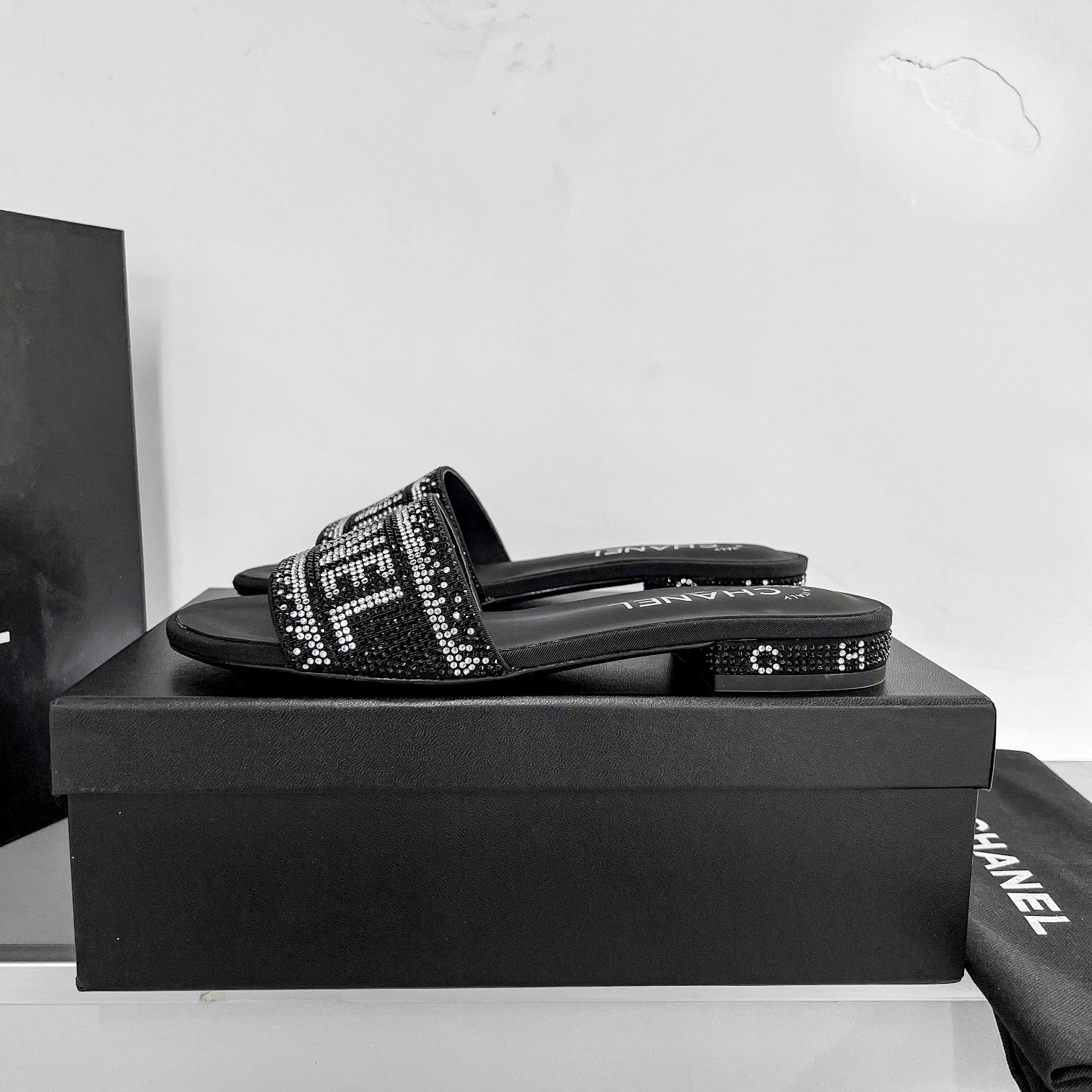 [TOP] CHANEL  Sandal - Black