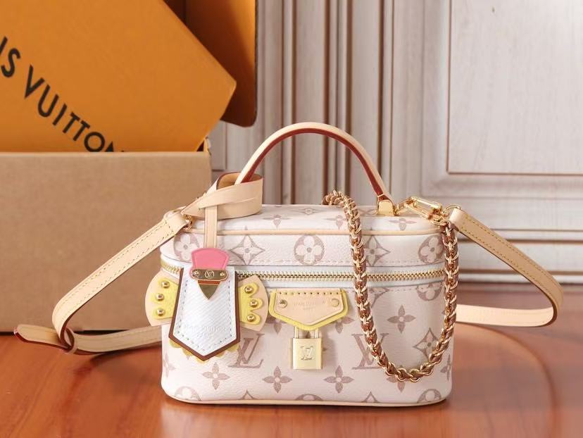 [TOP] Louis Vuitton LV Vanity Chain Pouch 19 x 11.5 x 6.5 cm - Beige - 711 Luxury
