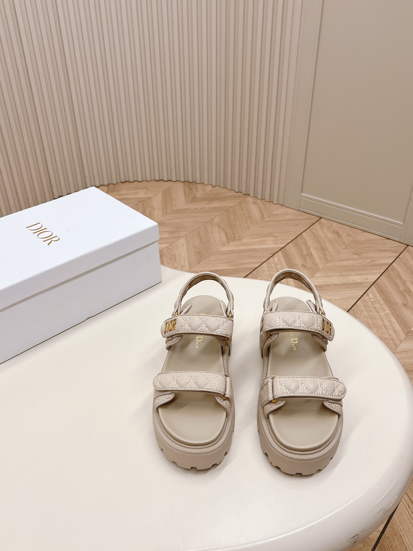 [TOP] Christian Dior Sandals - Beige