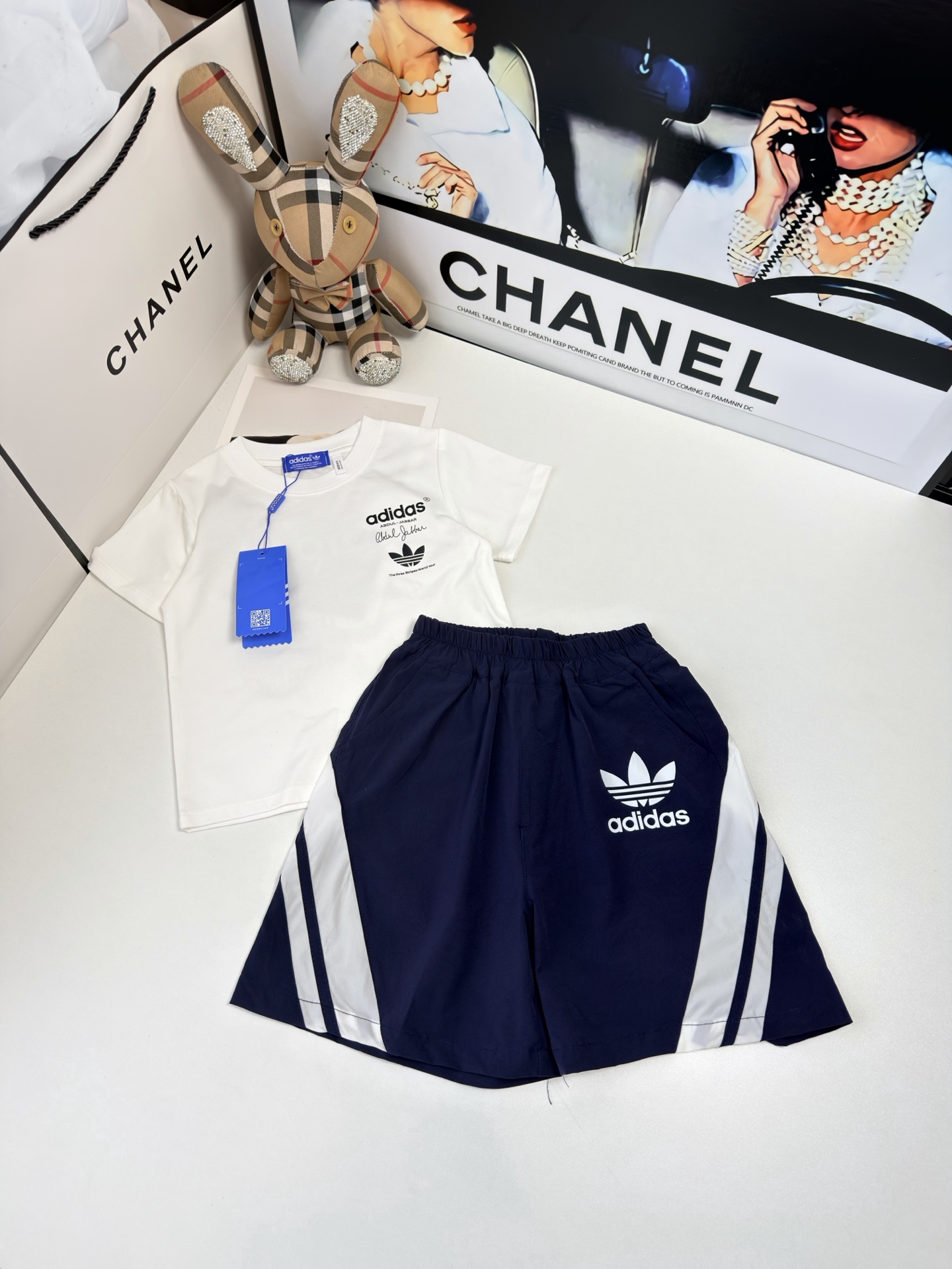 Adidas Kids 2Pcs Signature Globe Print Cotton Tee & 3-Stripe Quick Dry Shorts Set For Boys Girls Full Original Tags Sizes 90-150