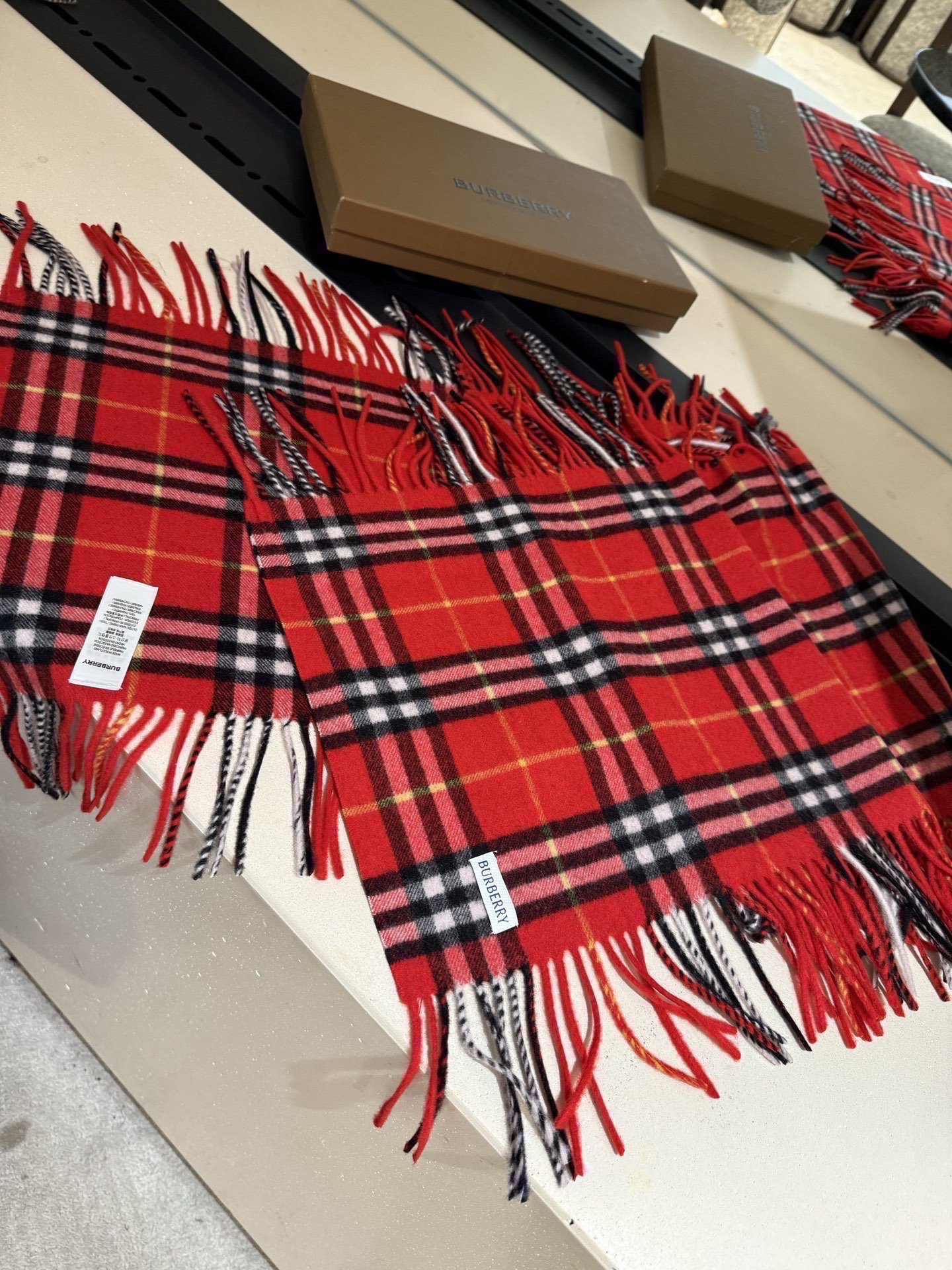 [TOP] BURBERRY Cashmere Scarf 155x30 cm - Red