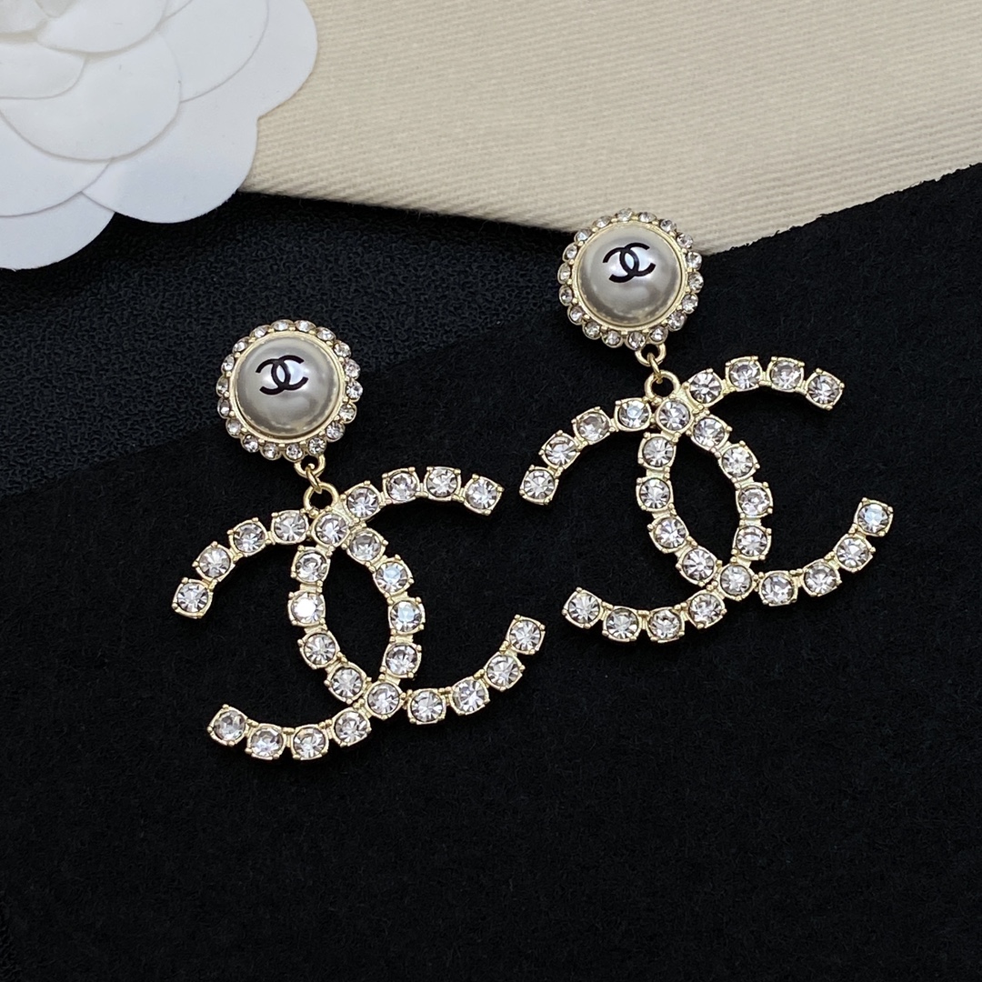 [TOP] CHANEL Earrings - Gold