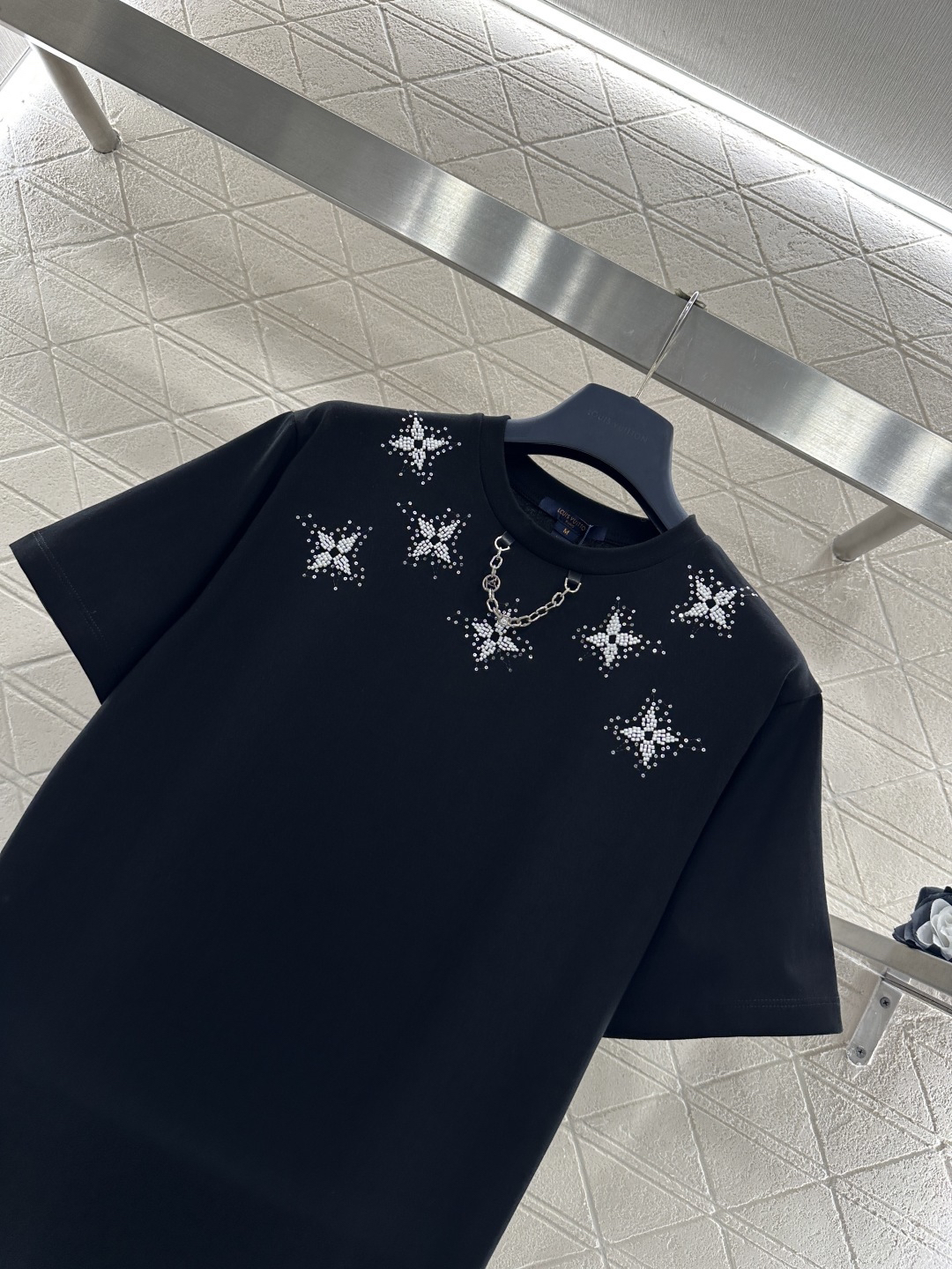 [TOP] Louis Vuitton LV Short-Sleeve T-Shirt - Black