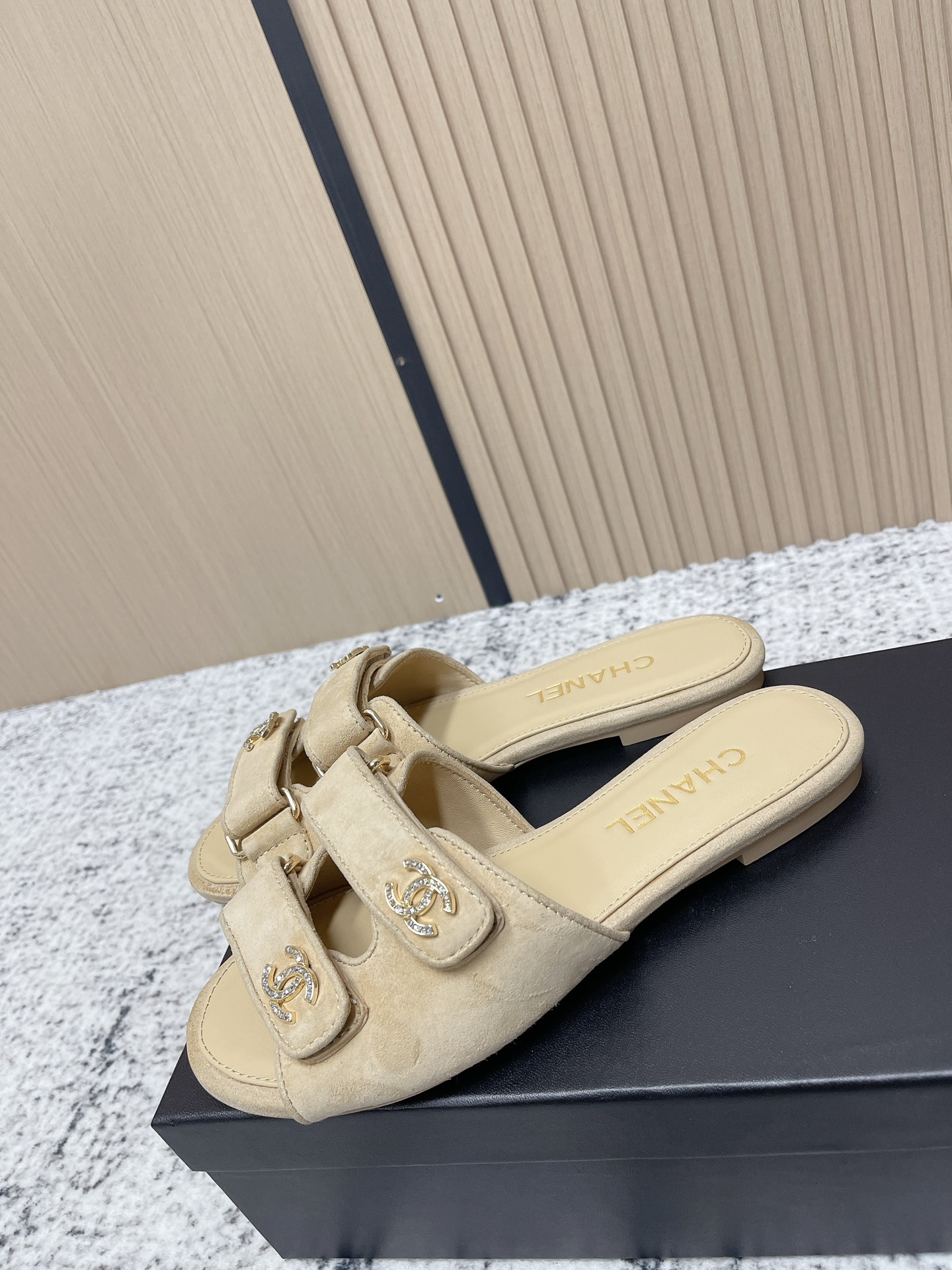 [TOP] CHANEL  Sandals - Khaki