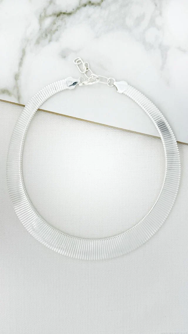 Flat Metal Ribbed Detail Choker (2 Colours)