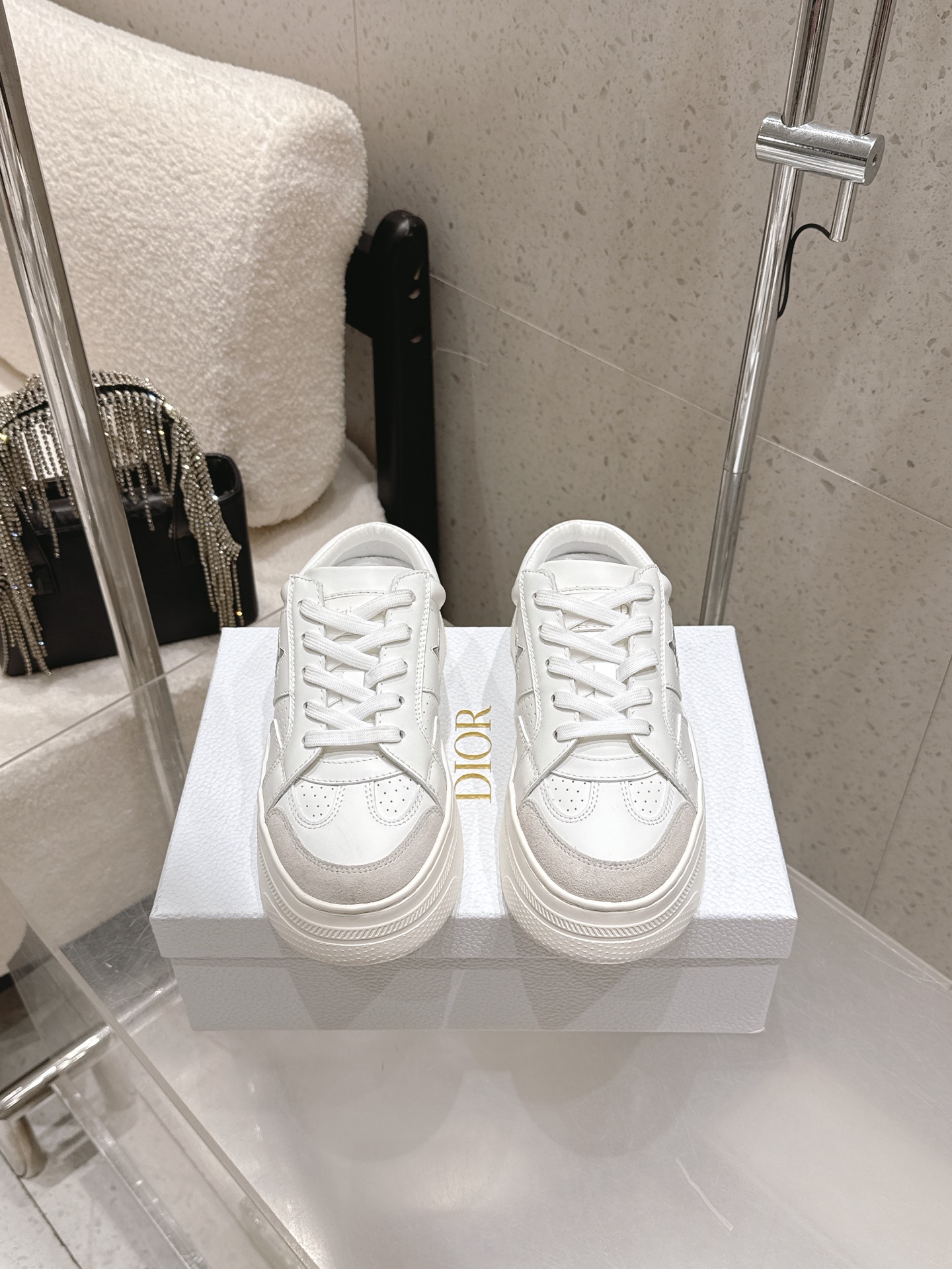 [TOP] Christian Dior Cowhide Casual Shoes - White - 711 Luxury