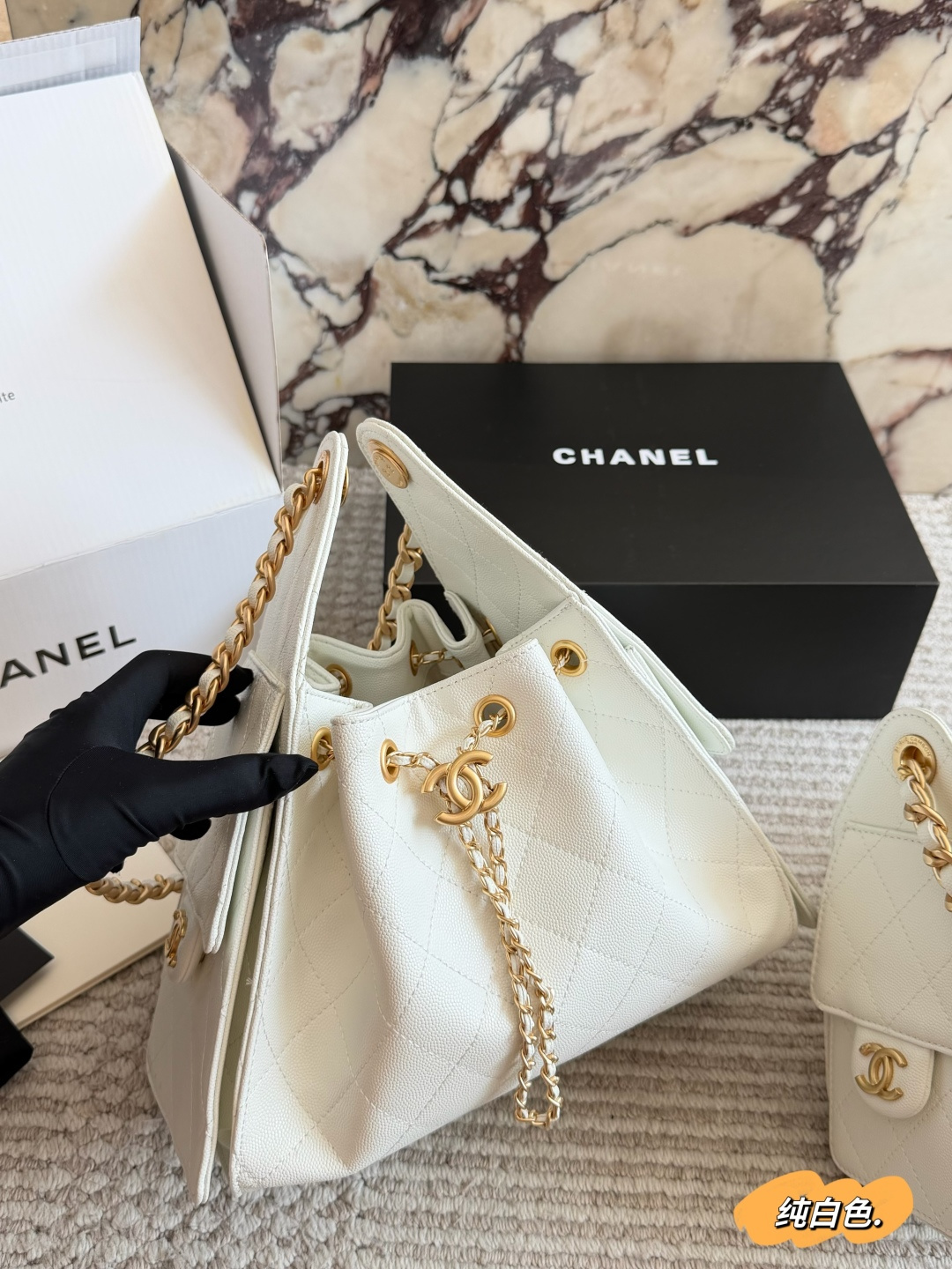 Chanel White Caviar Hobo Bag with Gold Chain and Quilted Design (Replica)