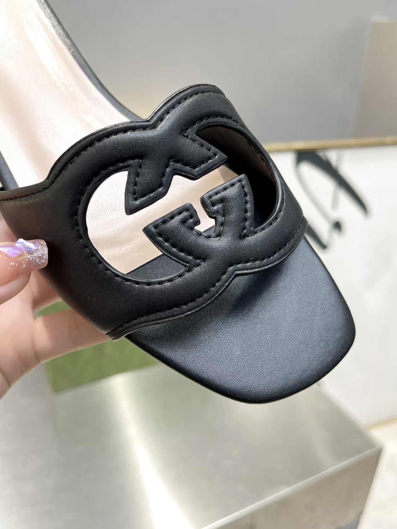 [TOP] GUCCI Double G Slippers - Black - 711 Luxury