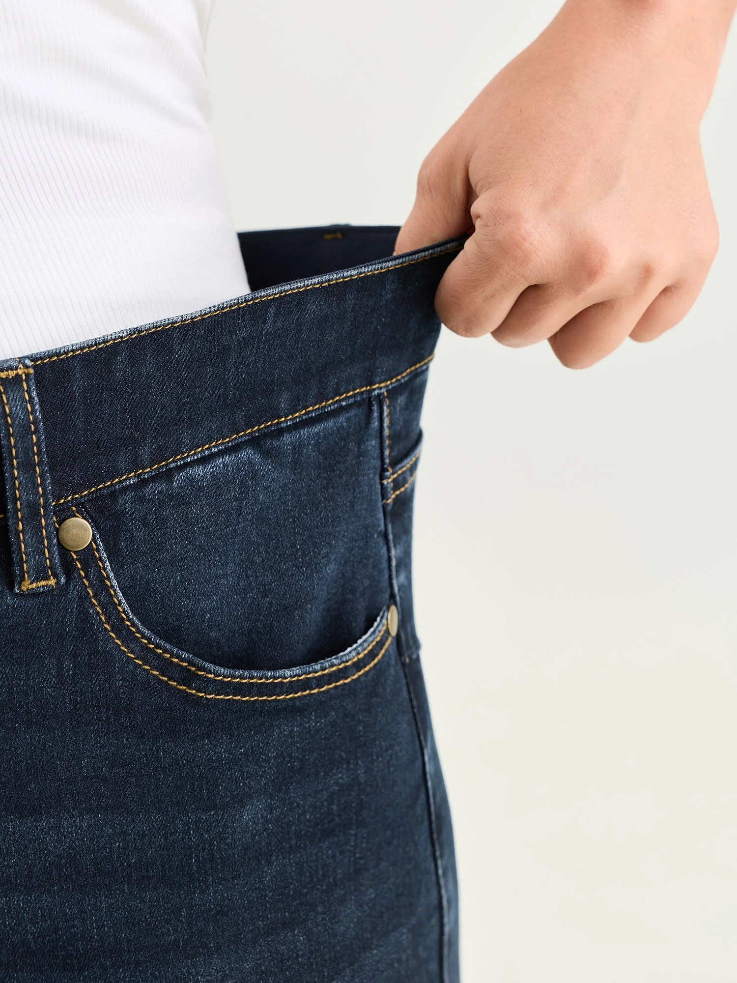 Stretchy Cropped Skinny-Fit Jeans