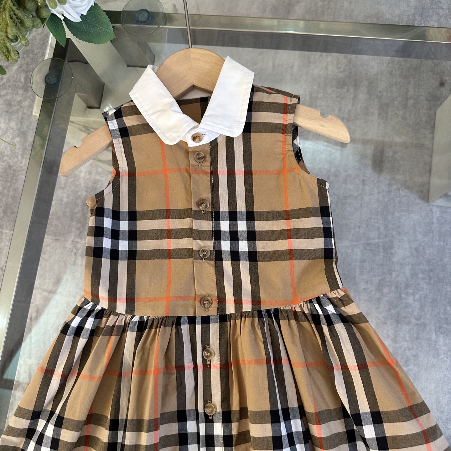 Burberry Girls White Contrast Collar Vintage Check Sleeveless Button Down Cotton Dress Kids Sizes 100-160 Beige Plaid