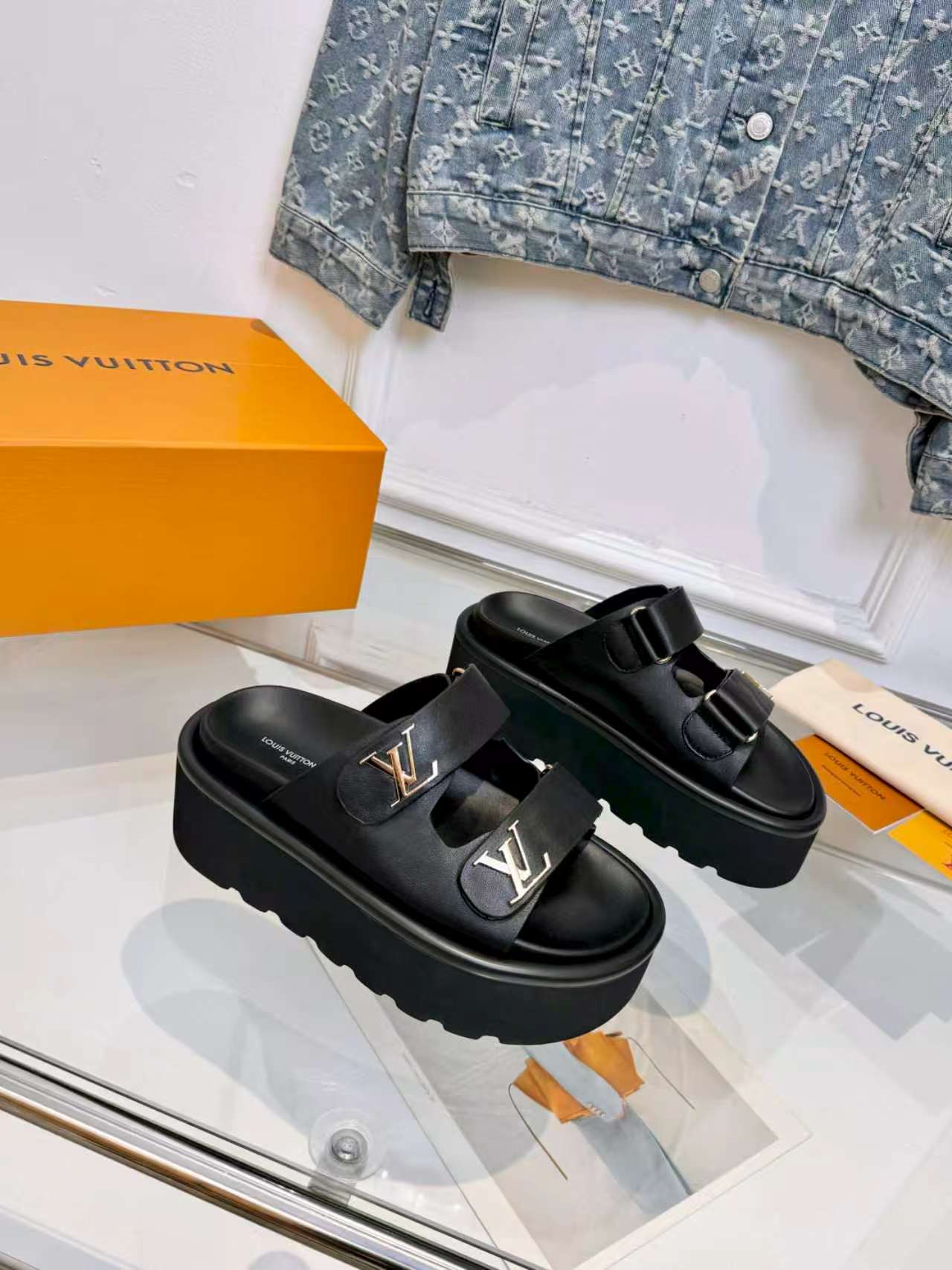 [TOP] Louis Vuitton LV Slippers - Black - 711 Luxury
