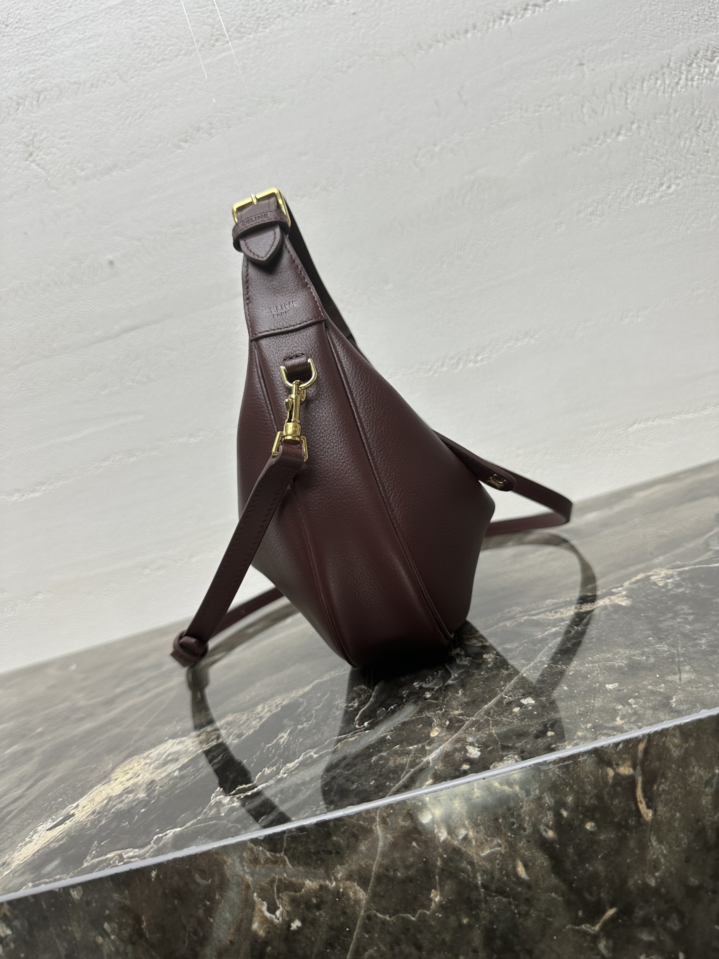 [TOP] CELINE Teen Lulu Bag Calfskin 21x24x5cm - Dark Red