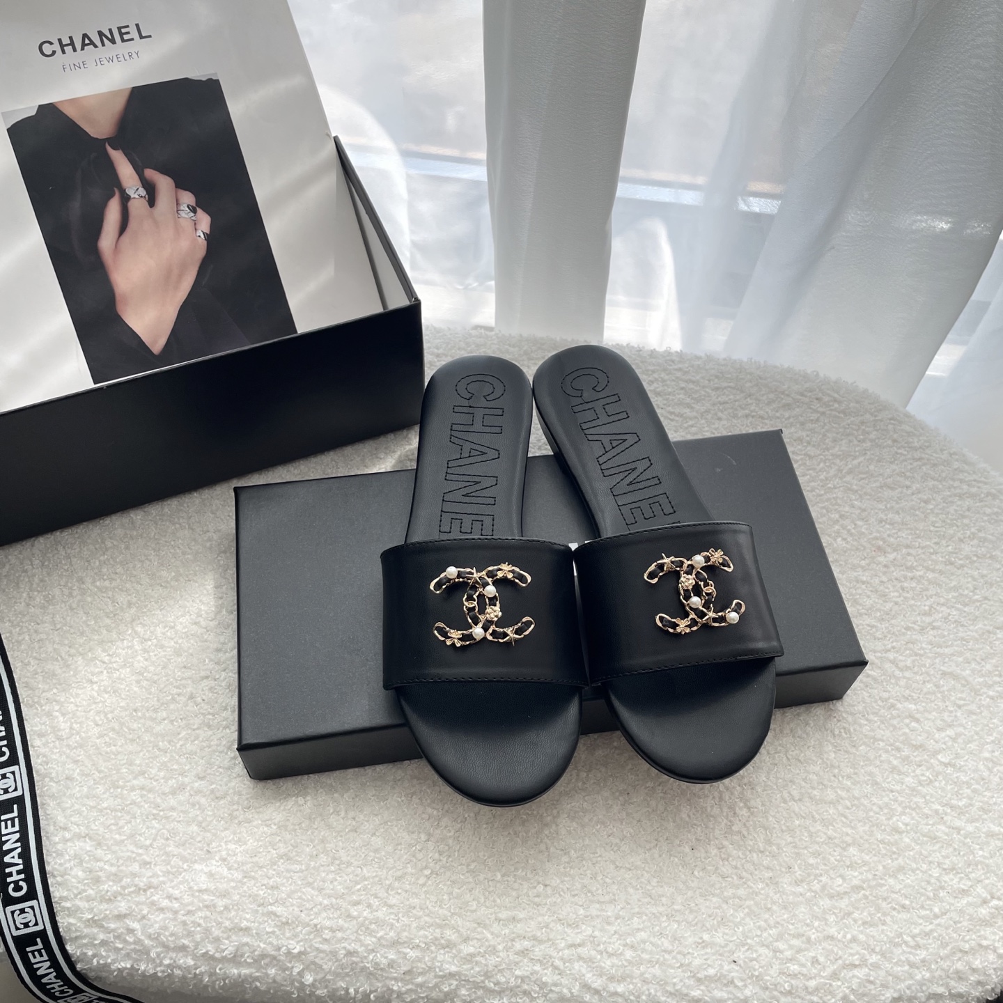 [TOP] CHANEL Flat Sandals - Black