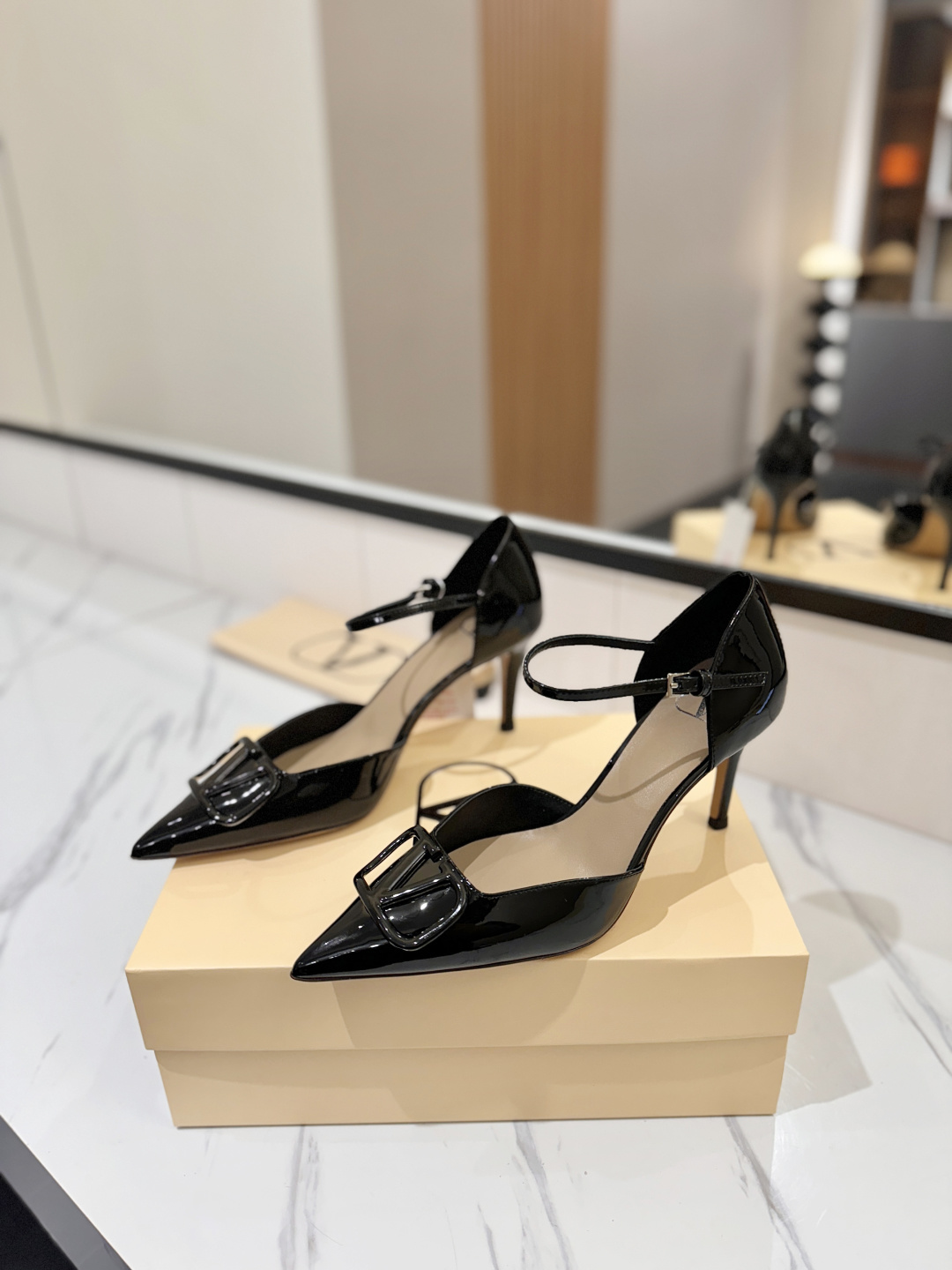 [TOP] VALENTINO Shoes - Black - 711 Luxury