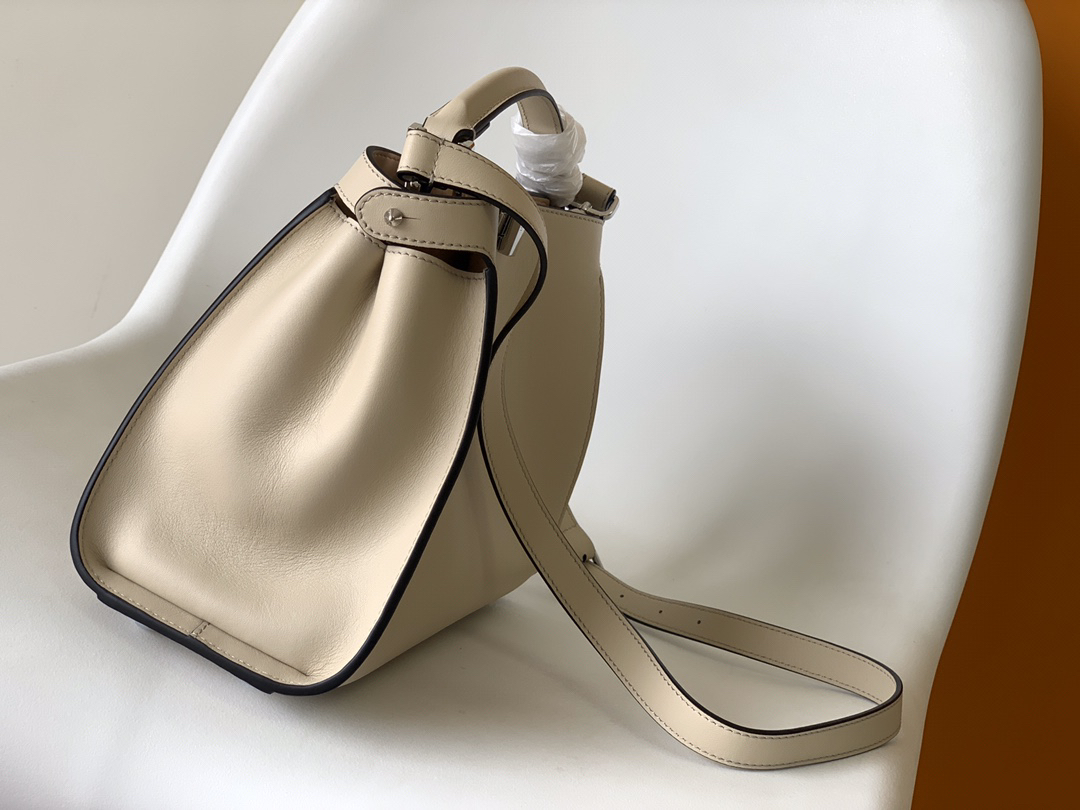 [TOP] FENDI Peekaboo Essential Bag Cowhide 27x8x19cm - Beige - 711 Luxury