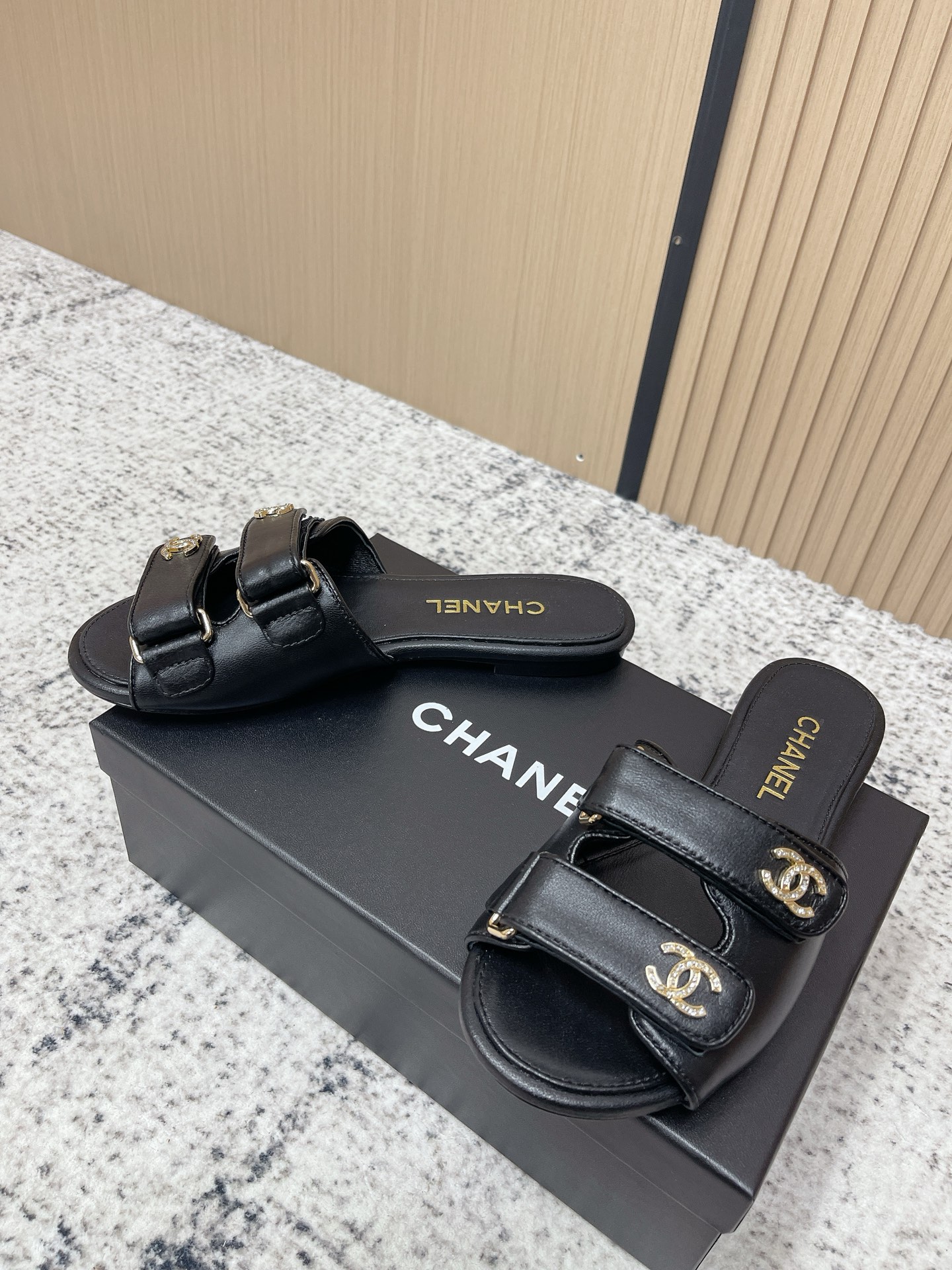 [TOP] CHANEL Sandals - Black