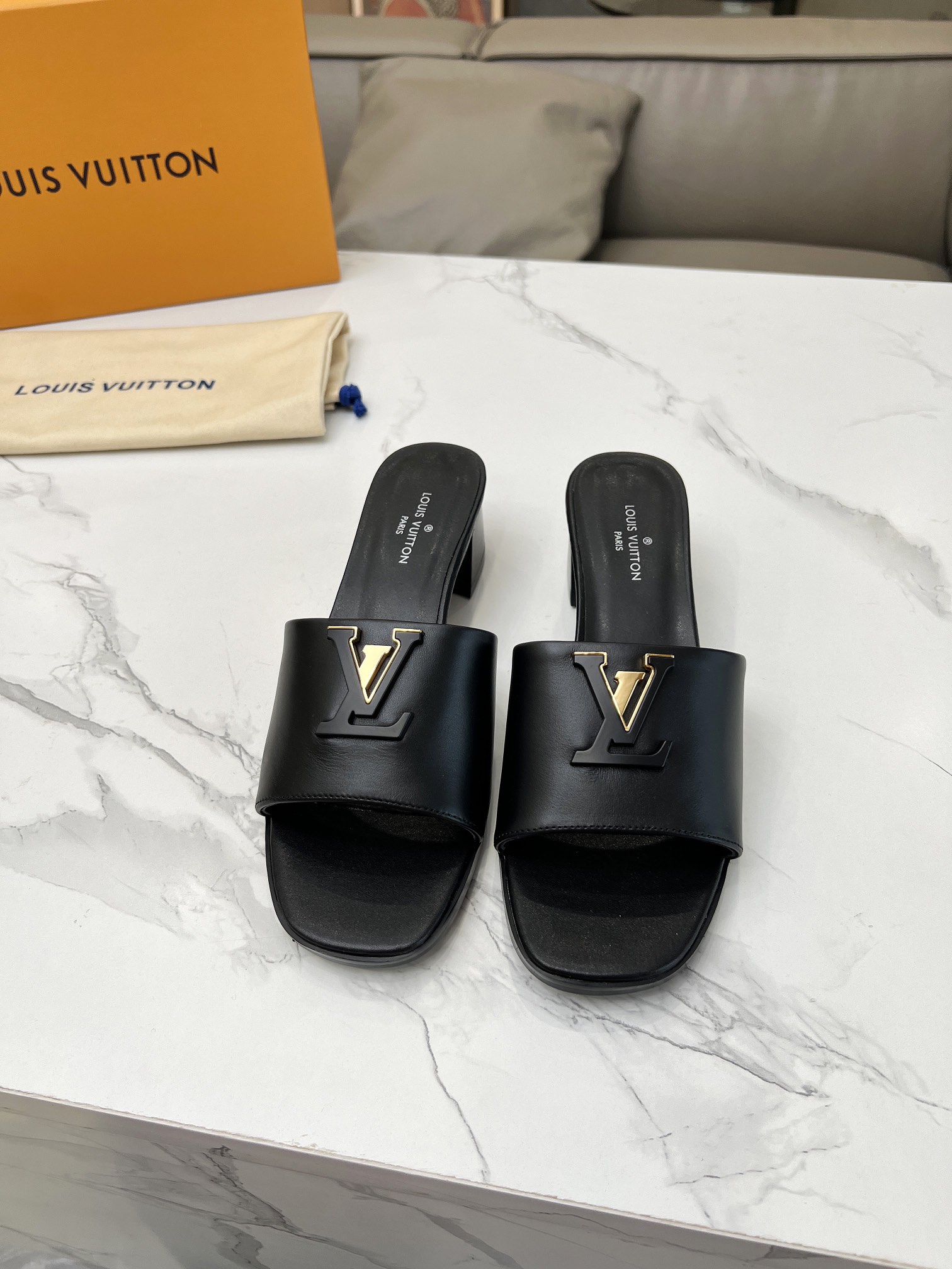 [TOP] Louis Vuitton LV Slippers - Black - 711 Luxury