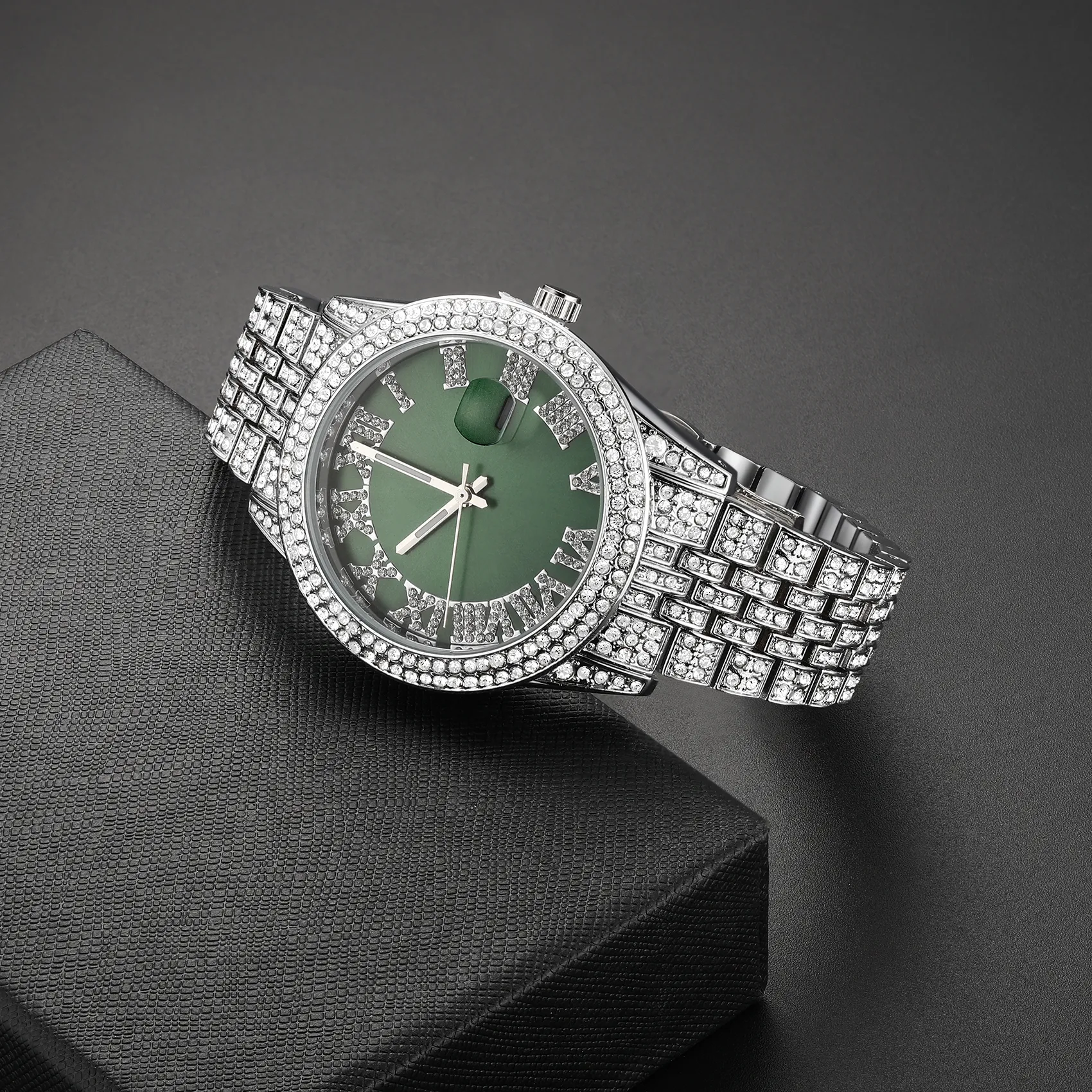 Roman Numerals Round Cut Luminous Water Resistant Men's Quartz Watch