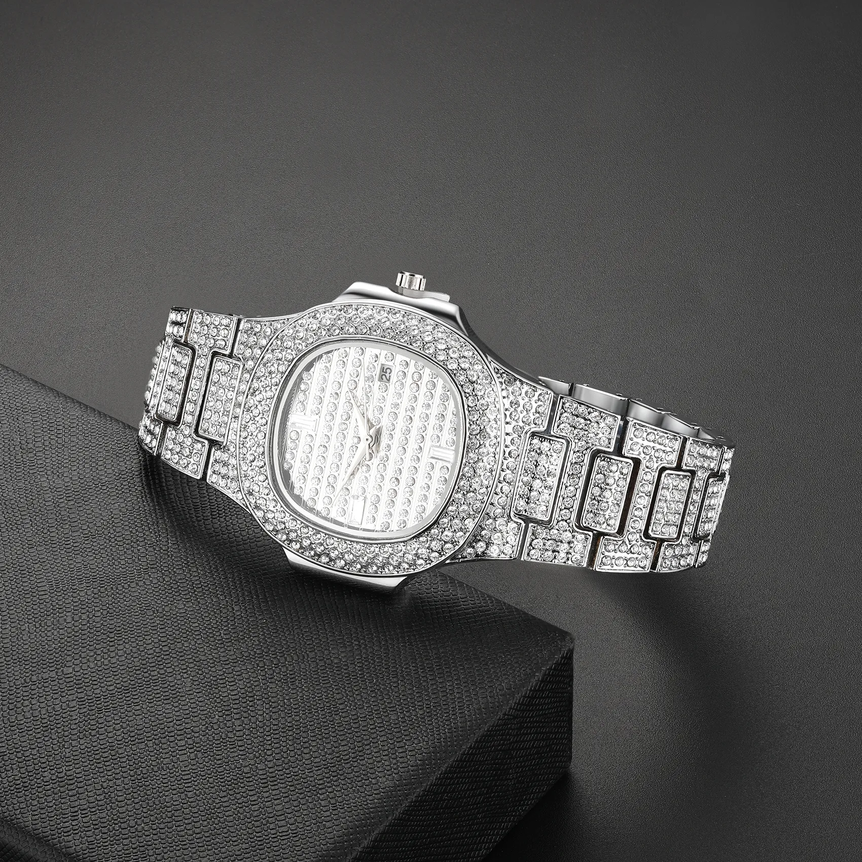 Round Cut Diamond Calendar Water Resistant Men's Quartz Watch