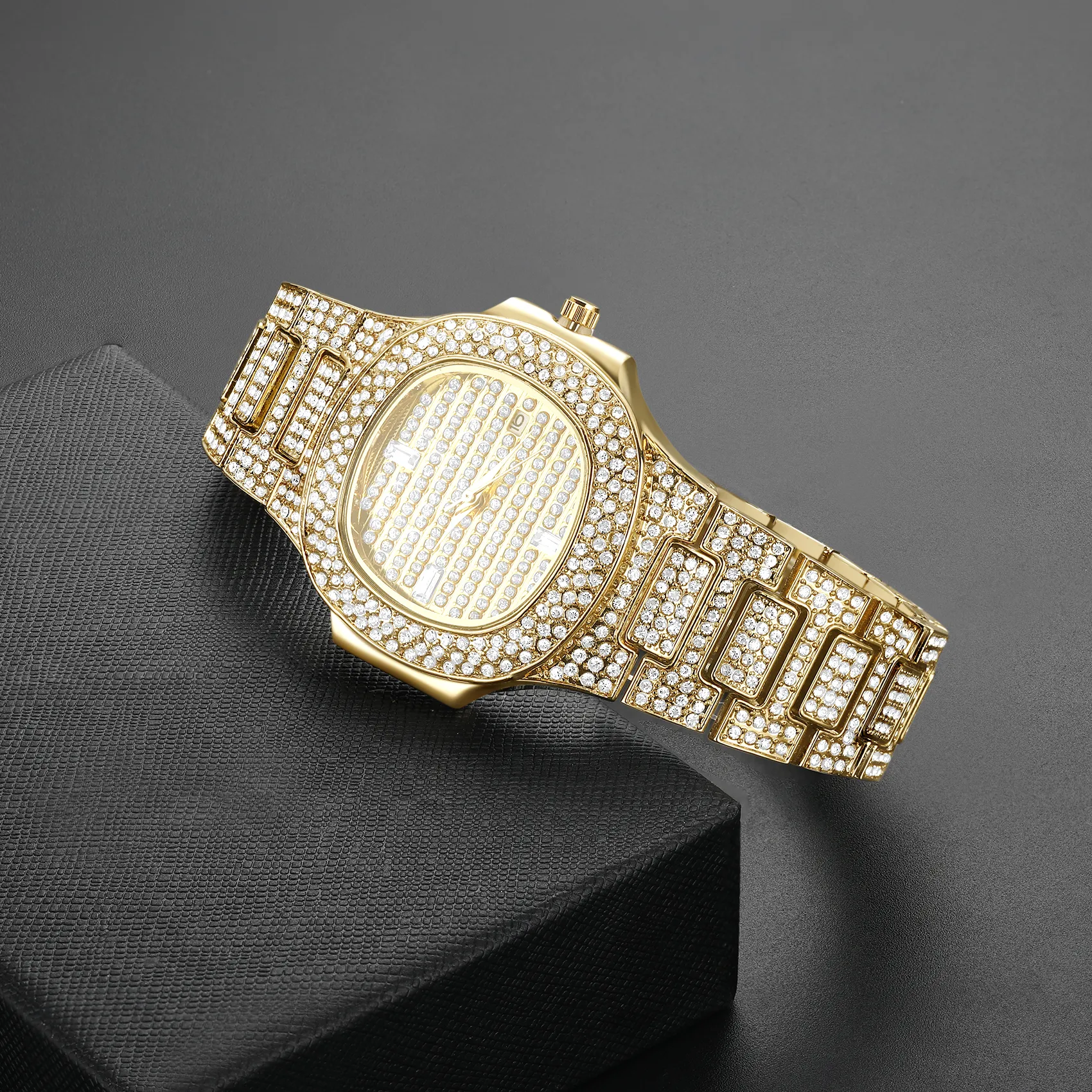 Round Cut Diamond Calendar Water Resistant Men's Quartz Watch