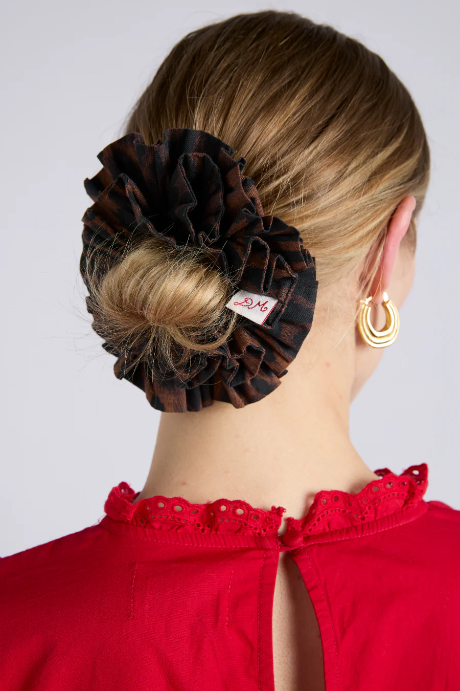 garter scrunchie in dark leopard