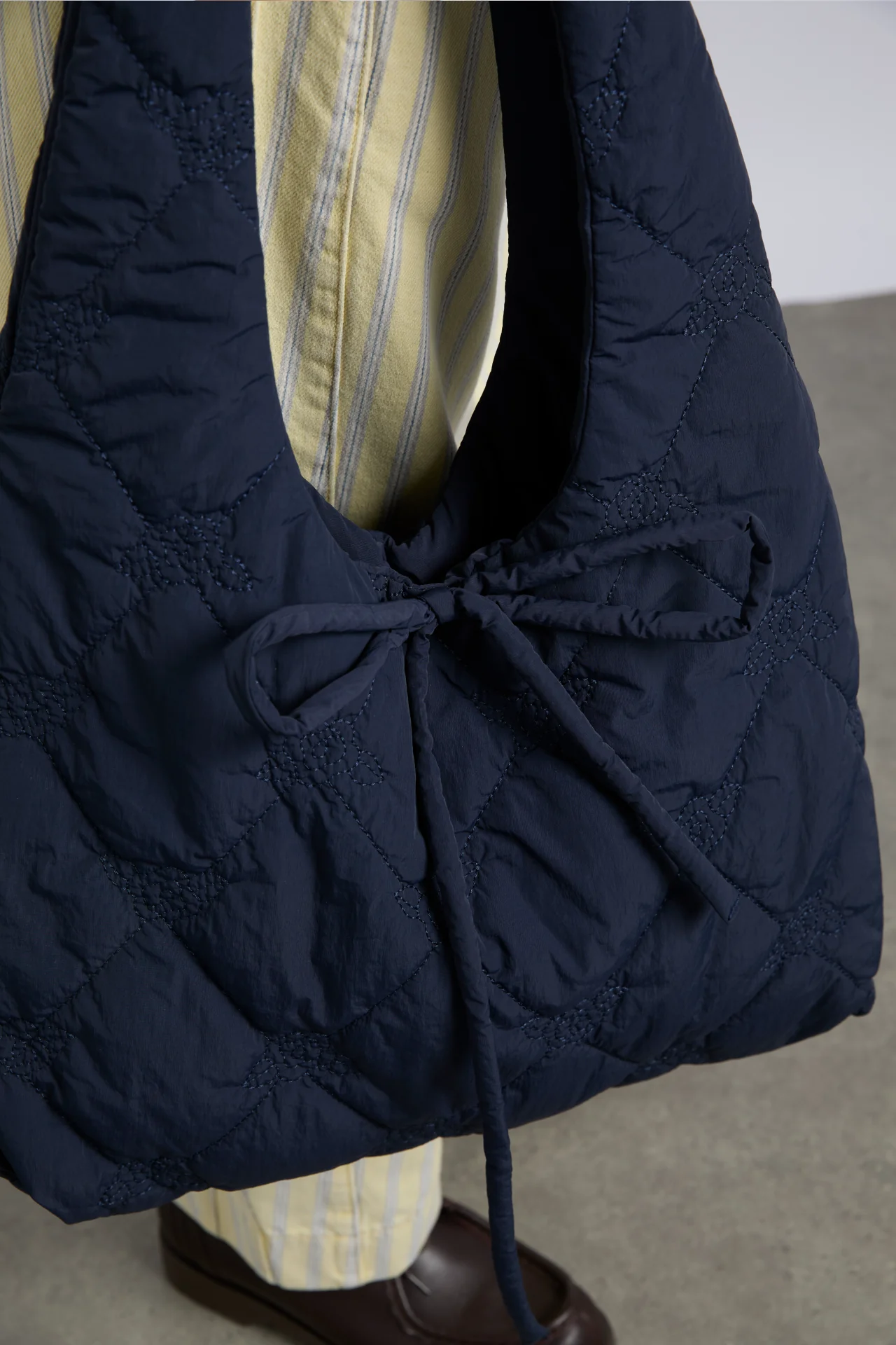 roisin quilted hobo bag - navy